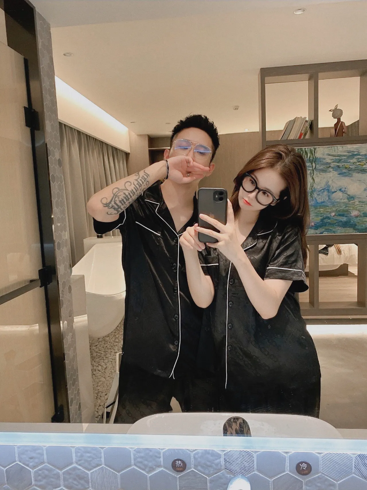 🅿️360 CELINE home wear, high-definition Korean silk fabric, soft and comfortable, same style for men and women, women's size: XS～M, men's size: M～XXXL