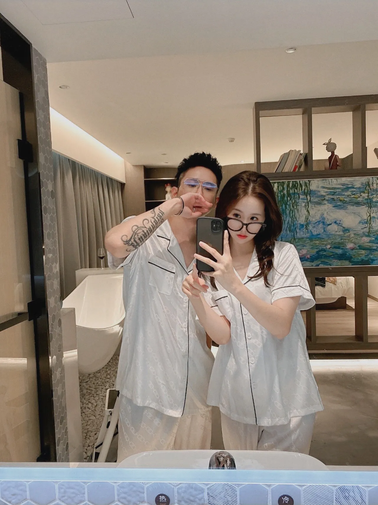 🅿️360 CELINE home wear, high-definition Korean silk fabric, soft and comfortable, same style for men and women, women's size: XS～M, men's size: M～XXXL
