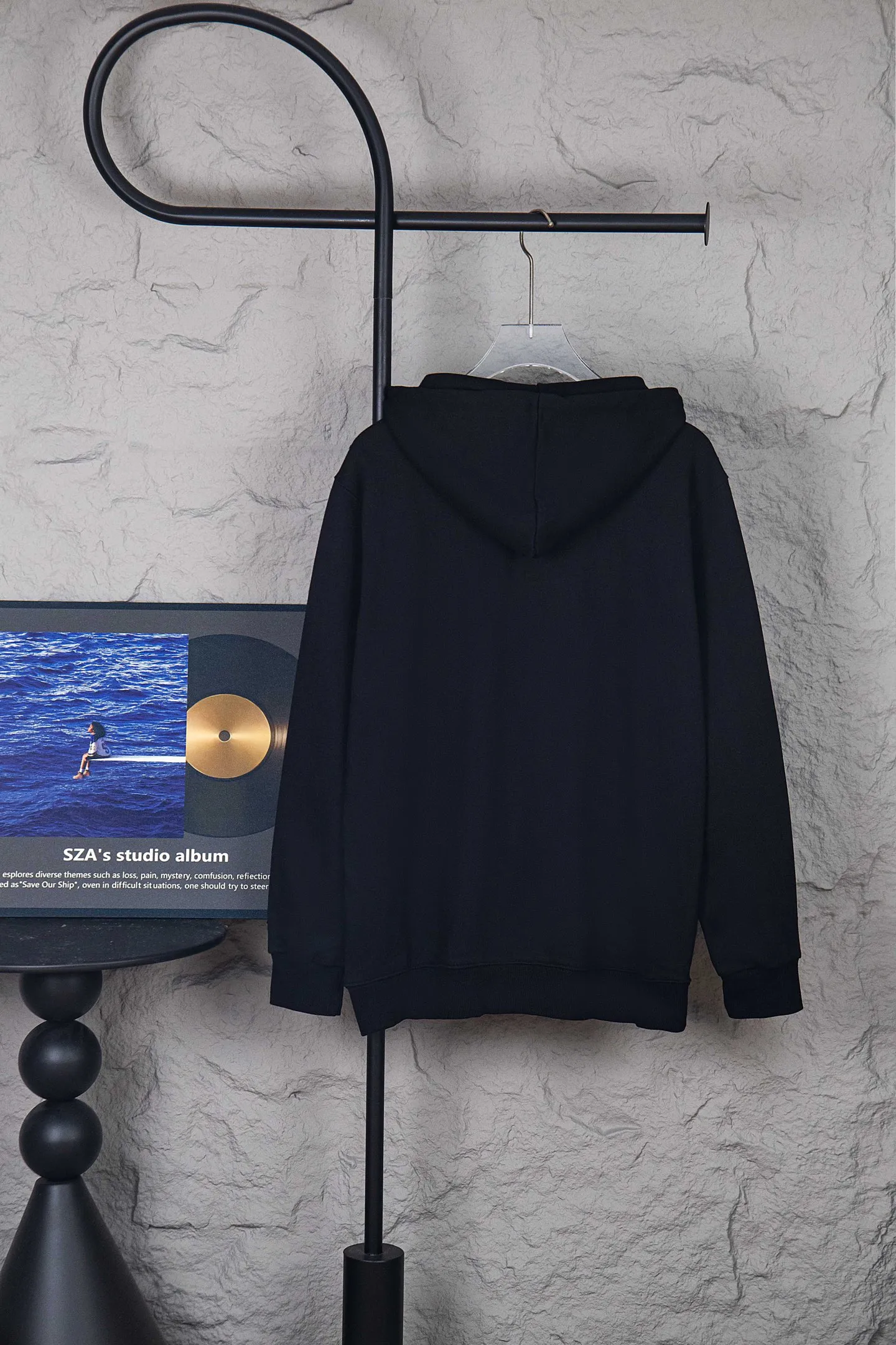 🅿️260 model number: M260 CELINE/Celine basic letter zipper hooded sweatshirt. Different from the Balenciaga style, CE brand fabrics do not pursue weight and thickness. This is a jacket for the spring and summer of 23, so the weight of the fabric will be relatively low, and the upper body will not feel very hot. It is more suitable for the current season. The classic CE printed logo on the chest, the overall fashion is loose, clean and fashionable, and the zipper hanging bell has the same letter LOGO laser as always. Size: S-xl