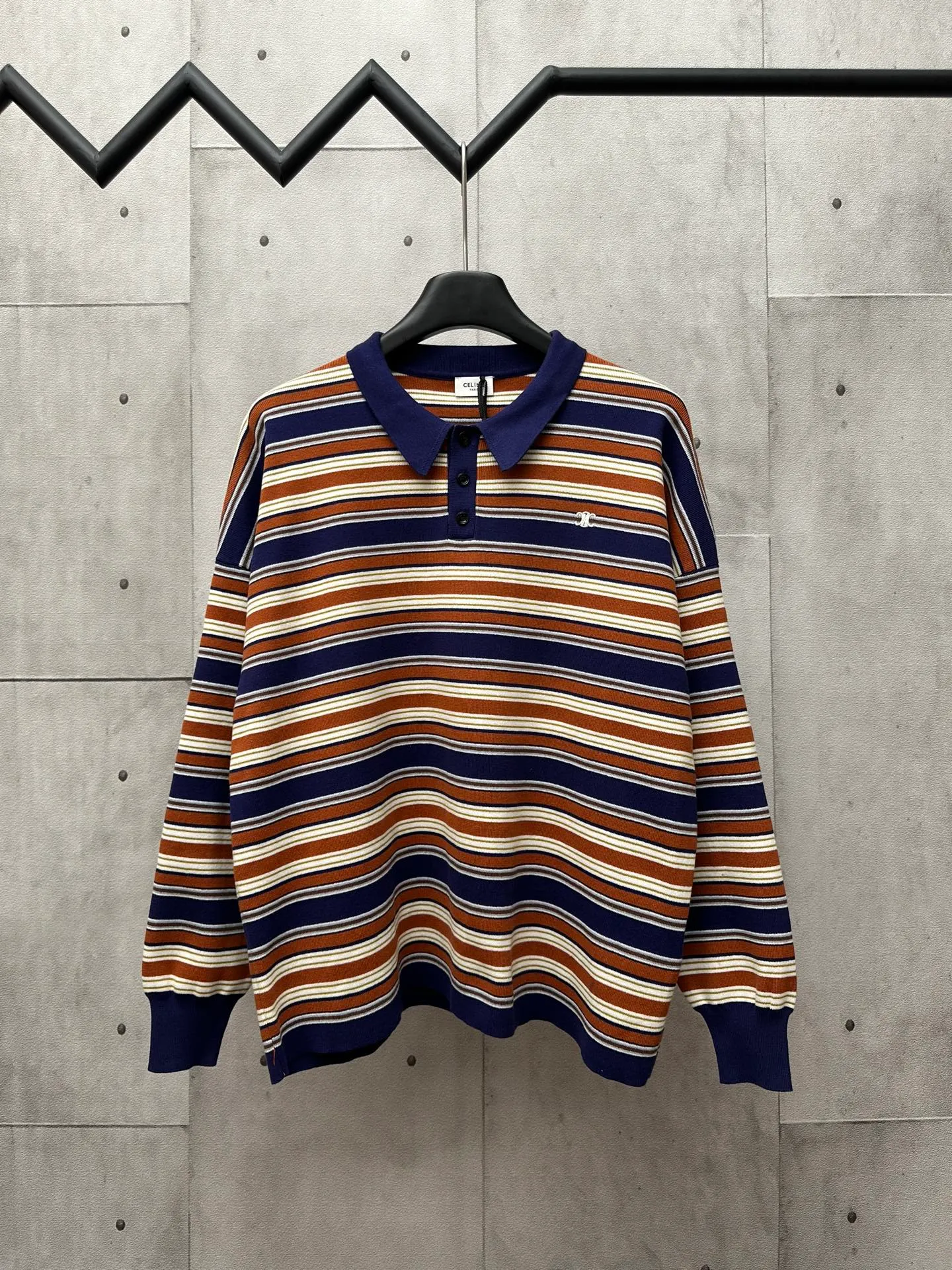 🅿️500 CELINE 2025 autumn cotton striped lapel long-sleeved POLO sweater. It is made of custom-made fabrics and embroidered with letter pattern logo. It is produced with consistently high standards. It is skin-friendly and breathable. The texture of the ready-made clothes is very good. The upper body is fashionable and handsome, and the three standards are complete. Size: S M L