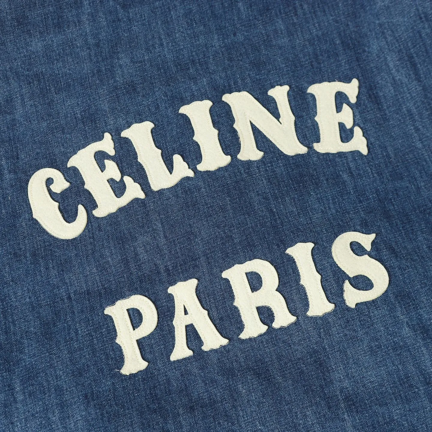 🅿️710 Celine washed denim patchwork baseball jacket. I ordered the original model and it took a month to finally ship. I love it so much. The upper body is really handsome. A Douyin blogger said that this year's new product will become a future trend. If you look through street photos, you will find that celebrities regard it as a collectible item, a must-have item for men and women who want light luxury for commuting. Developing the highest version on the entire network, it took 1 month to customize and the cost was extremely high. The German imported flat machine made custom-woven wool jacquard threads, using the first layer of imported lambskin. The texture of the pleats is incomparable. It is hand-cut and meticulously crafted. The stitching position is very technical. Whether the whole piece is good or not depends on this position. Top-notch workmanship and details can stand the test. A full set of customized accessories, the letters are clear and perfectly restored without any difference. High-end atmosphere and full grade! The entire piece is exclusively customized with heavy craftsmanship. The towel appliqué embroidery is perfectly combined with craft embroidery and the needle is placed accurately! Absolute craftsmanship quality! SIZE：S/M/L/XL