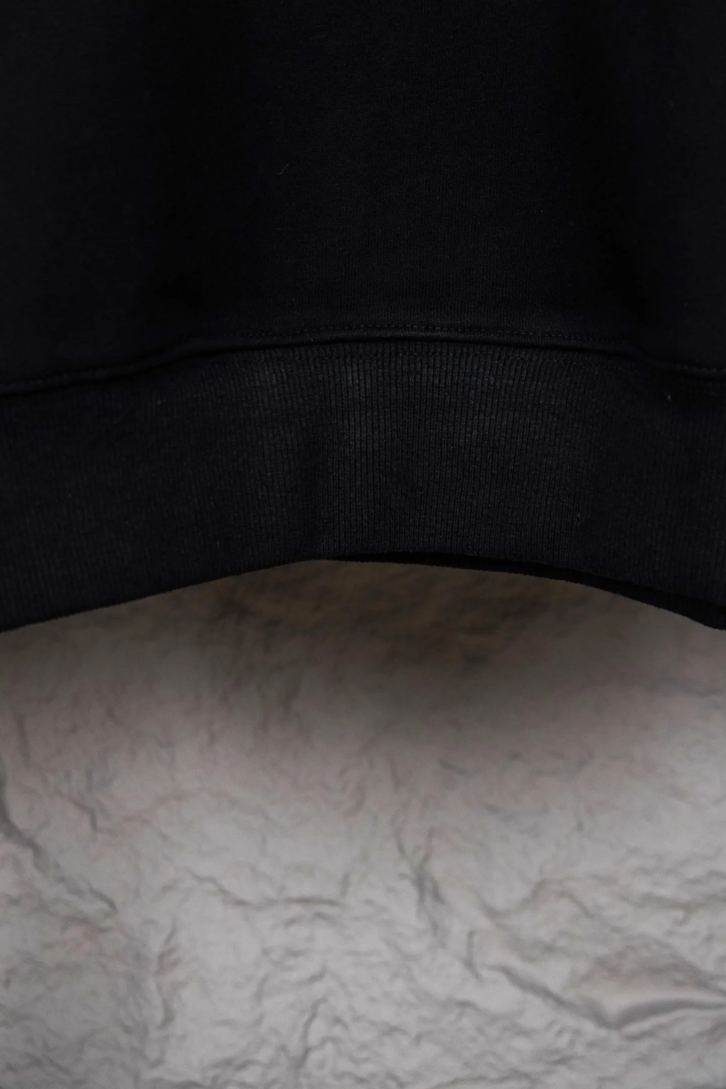 🅿️250 Style No.: M252 CELINE/Celine Web Letter Hooded Sweatshirt French fashion luxury brand CELINE adheres to style aesthetics, constantly advances in exploration, and designs many classic patterns that are very recognizable and memorable. 2022 autumn and winter new hooded terry sweatshirt. A clean and simple sweatshirt that is not fussy. Whoever wears it will look better! Customized hoodie webbing, custom-woven 400G high-weight knitted cotton fabric. It is very thick, comfortable and breathable, and feels skin-friendly. It is 100% loose and cut in OS style. The upper body is very elegant and high-end. The most popular item in the autumn and winter wardrobe is the sweatshirt. This can be worn directly into the spring without any problem. It is a multi-purpose garment that can be worn alone or as an inner layer. Size：S-XL