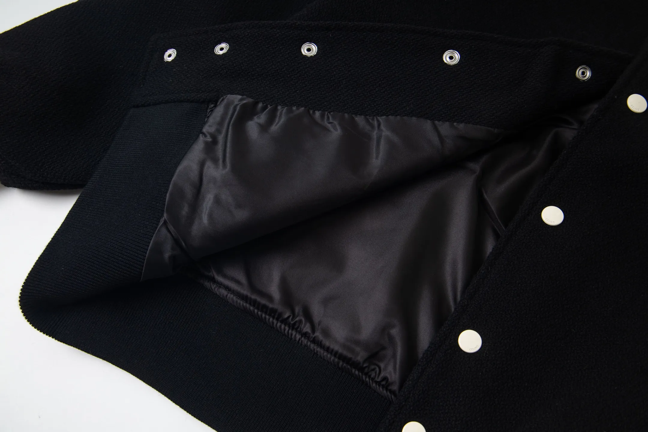 🅿️490 Celine Celine's new autumn and winter casual jacket with letter embroidery. This jacket is made of wool blended fabrics. It has an embroidered letter patch on the front of the jacket, a brand logo letter on the back, an engraved letter snap closure, a threaded neckline, hem cuffs, and a casual and versatile style. Same style for men and women! Size: XS-L