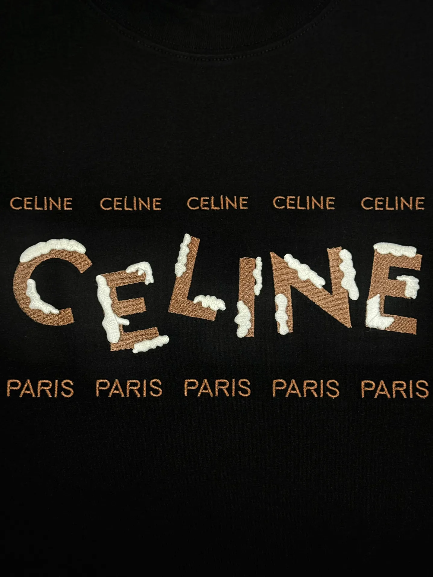 🅿️190 [High quality] CELINE 25ss front panel embroidery process, thickened two-color LOGO, English embroidery on the back, round neck short-sleeved T-shirt, with personalized street design style. The fabric is made of 32 counts of 280g fine cotton double yarn fabric. Customized same-tank dyed fabric. It feels very comfortable, fashionable and personalized. It is super versatile and good-looking. It is very suitable for both men and women. A must-have style. Tag, collar label, washed wheat, three complete labels, packaging, copy paper Packaging sticker color: black white size: S~XL