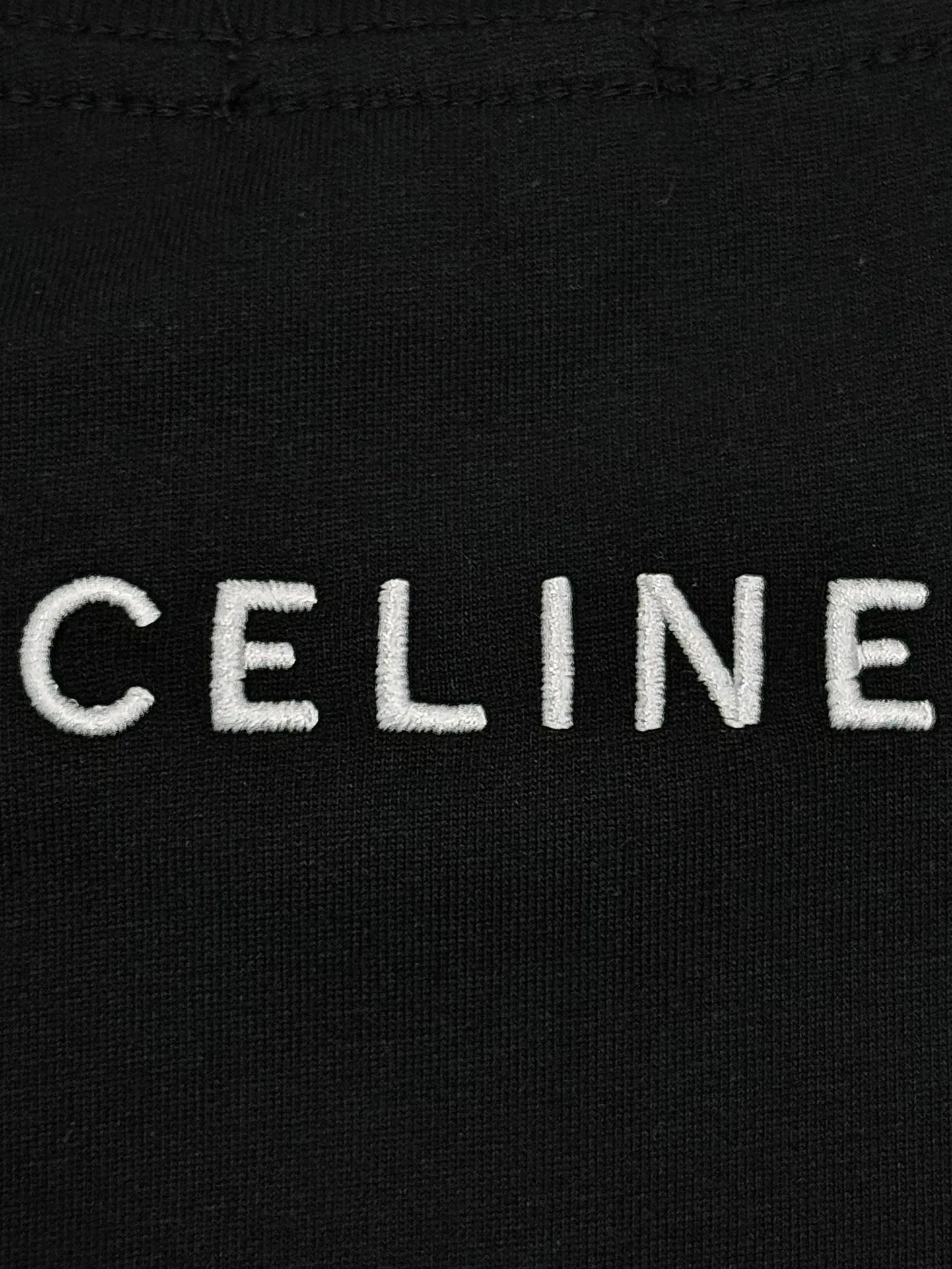 🅿️190 [High quality] CELINE 25ss front panel embroidery process, thickened two-color LOGO, English embroidery on the back, round neck short-sleeved T-shirt, with personalized street design style. The fabric is made of 32 counts of 280g fine cotton double yarn fabric. Customized same-tank dyed fabric. It feels very comfortable, fashionable and personalized. It is super versatile and good-looking. It is very suitable for both men and women. A must-have style. Tag, collar label, washed wheat, three complete labels, packaging, copy paper Packaging sticker color: black white size: S~XL