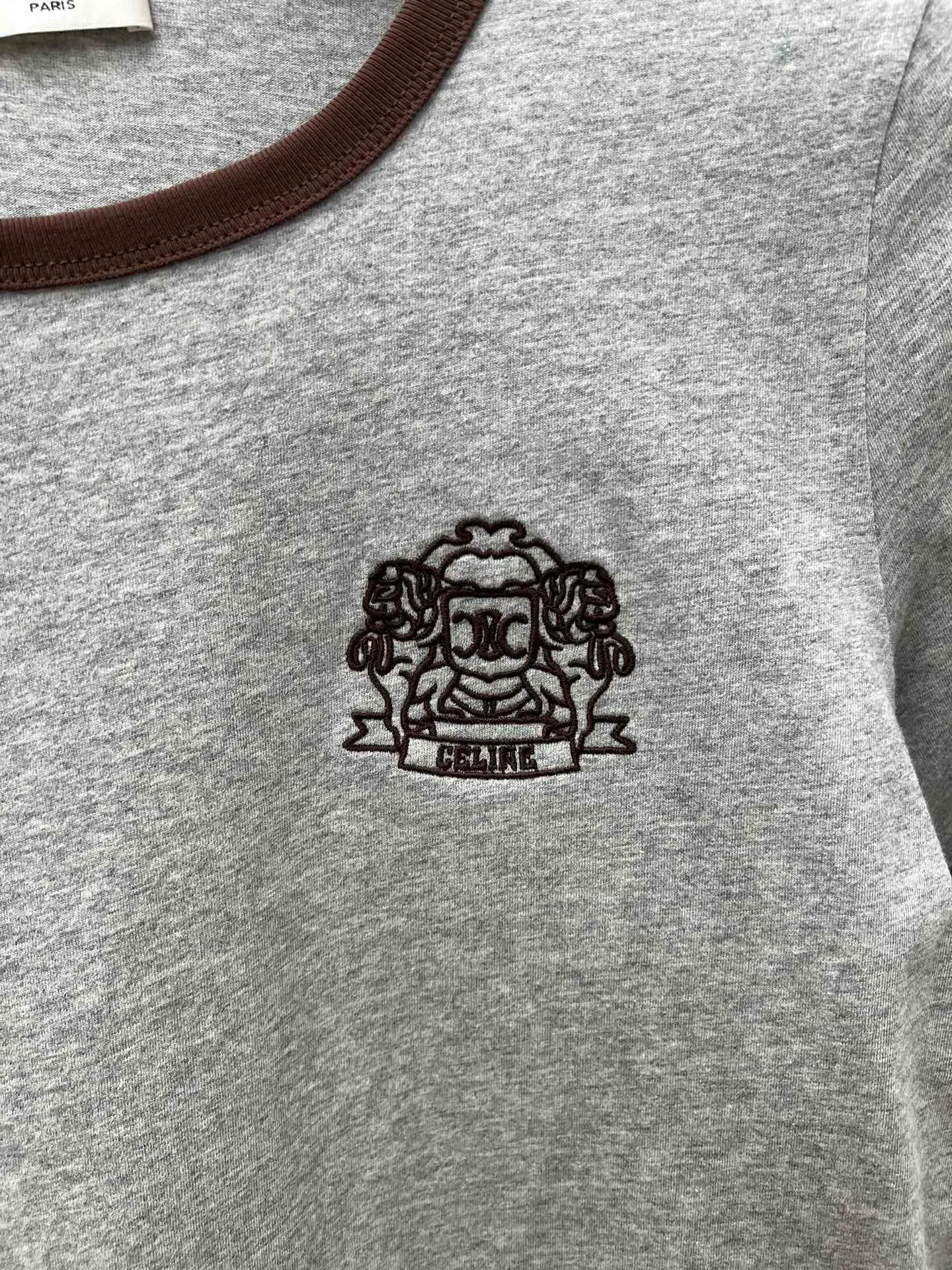 🅿️240 Celine 25ss new Chinese Valentine's Day limited edition T-shirt short sleeves, 100% cotton CELINE badge embroidery, classic round neck short sleeves, contrasting ribbed trim, made in Portugal. Size: S.M.L.