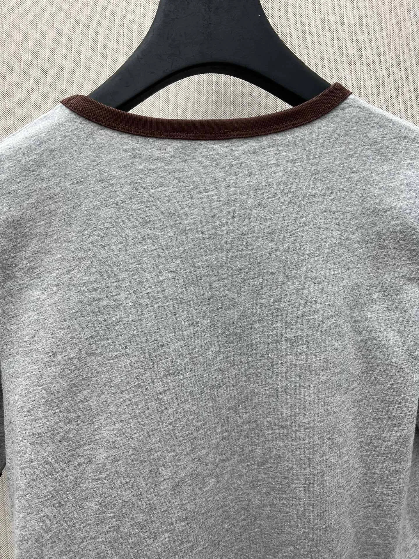 🅿️240 Celine 25ss new Chinese Valentine's Day limited edition T-shirt short sleeves, 100% cotton CELINE badge embroidery, classic round neck short sleeves, contrasting ribbed trim, made in Portugal. Size: S.M.L.