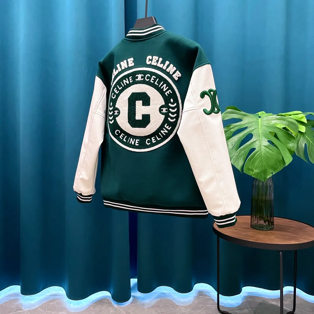🅿️440 Celine➡️Celine runway style baseball jacket. I ordered the original model and took a month to finally ship it. I love it so much. The upper body is really cool. A Douyin blogger said that this year's new jacket will become a future trend. If you look through street photos, you will find that celebrities regard it as a collectible jacket, a must-have item for men and women who want light luxury for commuting. Developing the highest version on the entire network, it took 1 month to customize and the cost was extremely high. The German imported flat-machine made custom-woven wool jacquard threads, using the first layer of imported lambskin. The pleated texture is unparalleled. It is hand-cut and meticulously crafted. The stitching position is very technical. Whether the whole garment is good or not depends on this position. Top-notch workmanship and details can stand the test. A full set of customized accessories, the letters are clear and perfectly restored without any difference. High-end atmosphere and full grade! The entire dress is exclusively customized with heavy craftsmanship. The towel patch embroidery is perfectly combined with craft embroidery and precise stitching! Absolute craftsmanship quality!