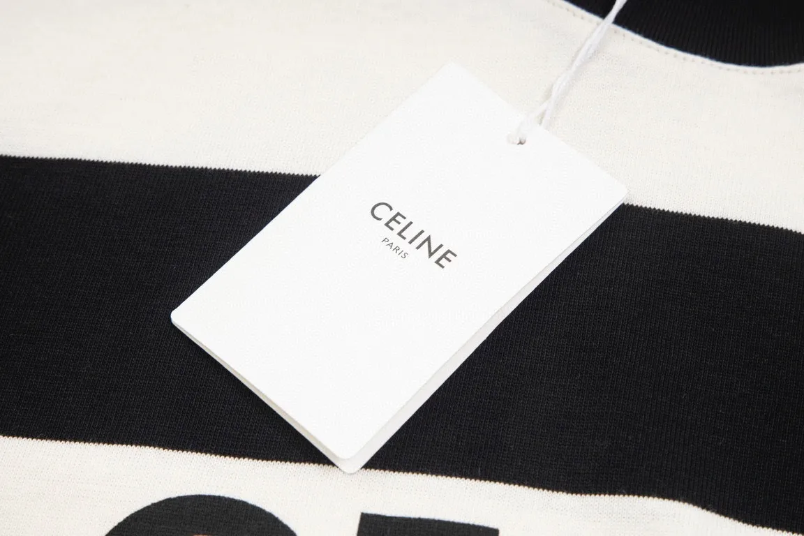 🅿️250 high version [CELNE*] New short-sleeved Tshirt CE advanced minimalist series, fashionable stripes, simple and versatile style, refreshing and clean temperament, easy to control for men and women, choose this T-shirt in summer! Perfect detail processing 💯 The classic logo pattern on the upper body is super nice. Same style for men and women. Size: XSSML