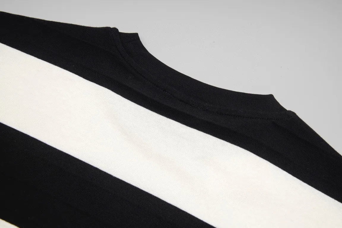 🅿️250 high version [CELNE*] New short-sleeved Tshirt CE advanced minimalist series, fashionable stripes, simple and versatile style, refreshing and clean temperament, easy to control for men and women, choose this T-shirt in summer! Perfect detail processing 💯 The classic logo pattern on the upper body is super nice. Same style for men and women. Size: XSSML