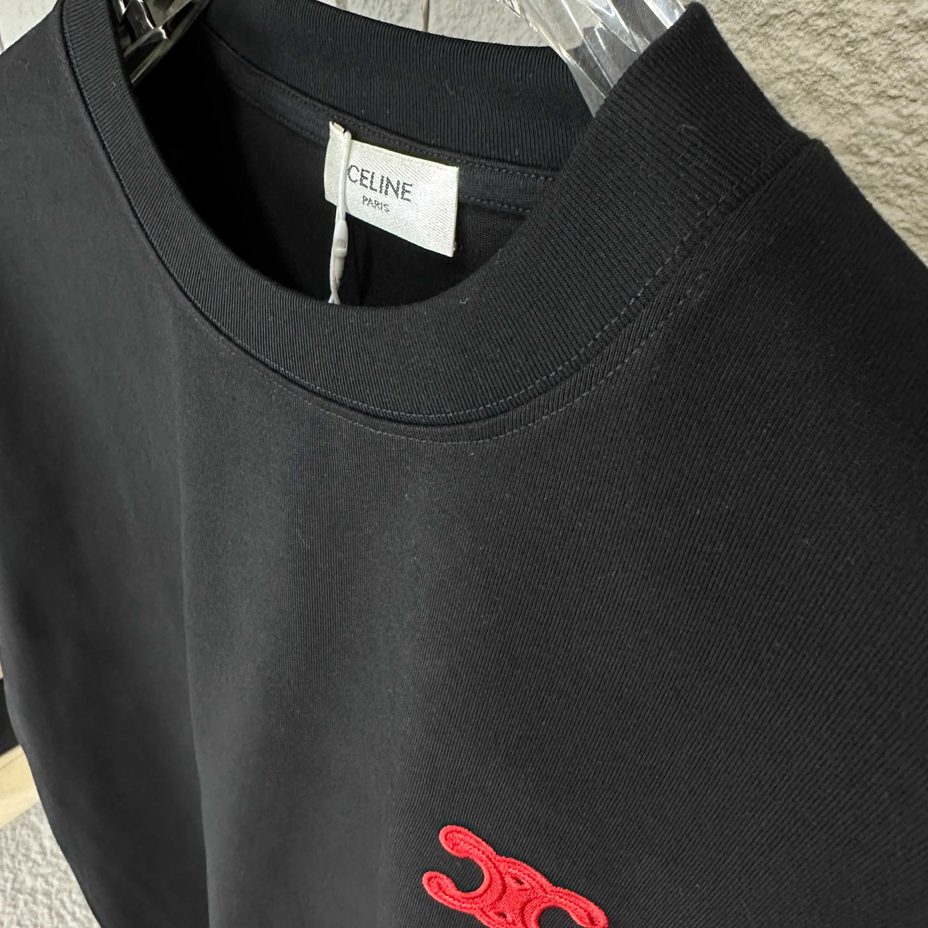 🅿️180 Celi* Celi Celin 2025 spring and summer style Simple double C red letter embroidery personalized logo Customized double yarn plain cotton fabric Short-sleeved T-shirt Unisex Size: S (90-130 catties) M (120-150 catties) L (140-165 catties) XL (160-180 catties) XXL (180-210 pounds) Color: black white