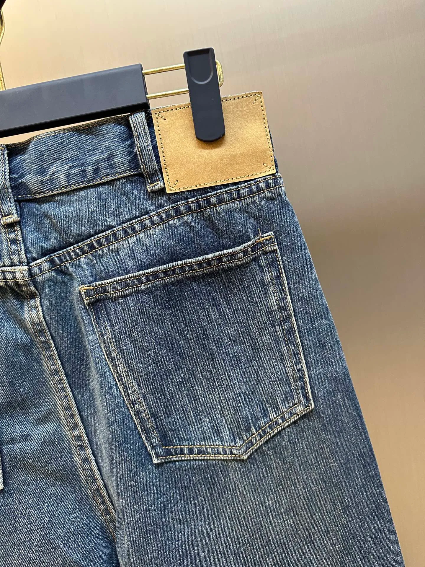 🅿️570 Celine washed bootcut jeans, custom-made with premium textured bias-cut 100% cotton cow silk fabric, classic blue tone intertwined with gradient matte white, perfectly fit the body shape, showing charming curves when walking.  The whisker rubbing technique is combined with the whisker gun painting technique. Manual rubbing is performed on specific areas first to achieve a natural wrinkle effect, and then specific tools are used to draw the whisker-shaped texture to create a full visual effect.  The heavy washing and whitening process uses physical and chemical means to perform multiple deep treatments on the denim fabric to give the surface of the clothing a dark effect. The denim fabric is then machine-polished to produce a wear effect on the surface of the clothing. The holes are exposed using the rotten edge hanging technology, which uses physical wear and friction on the edges to achieve a natural rotten edge effect. The combination of high-temperature steam and sandpaper removes fiber hairiness and color difference, giving the jeans a unique hole and wear effect. size:28.29.30.31