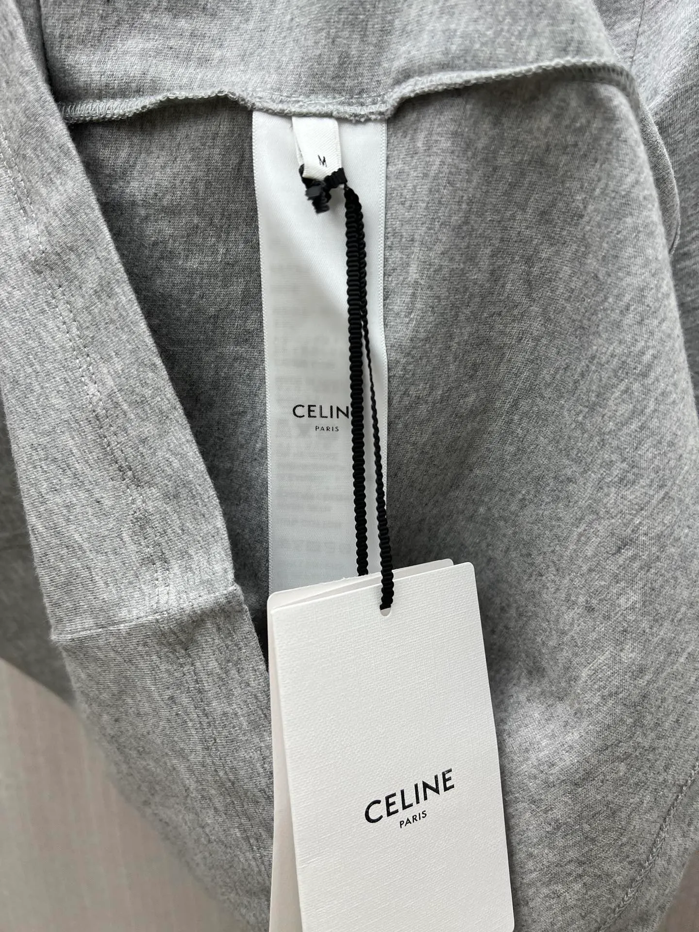 🅿️240 Celine 25ss new 70s style badge T-shirt, 100% cotton CELINE badge embroidery, classic fit round neck short sleeves, contrasting ribbed trim, made in Portugal. Size: S.M.L.