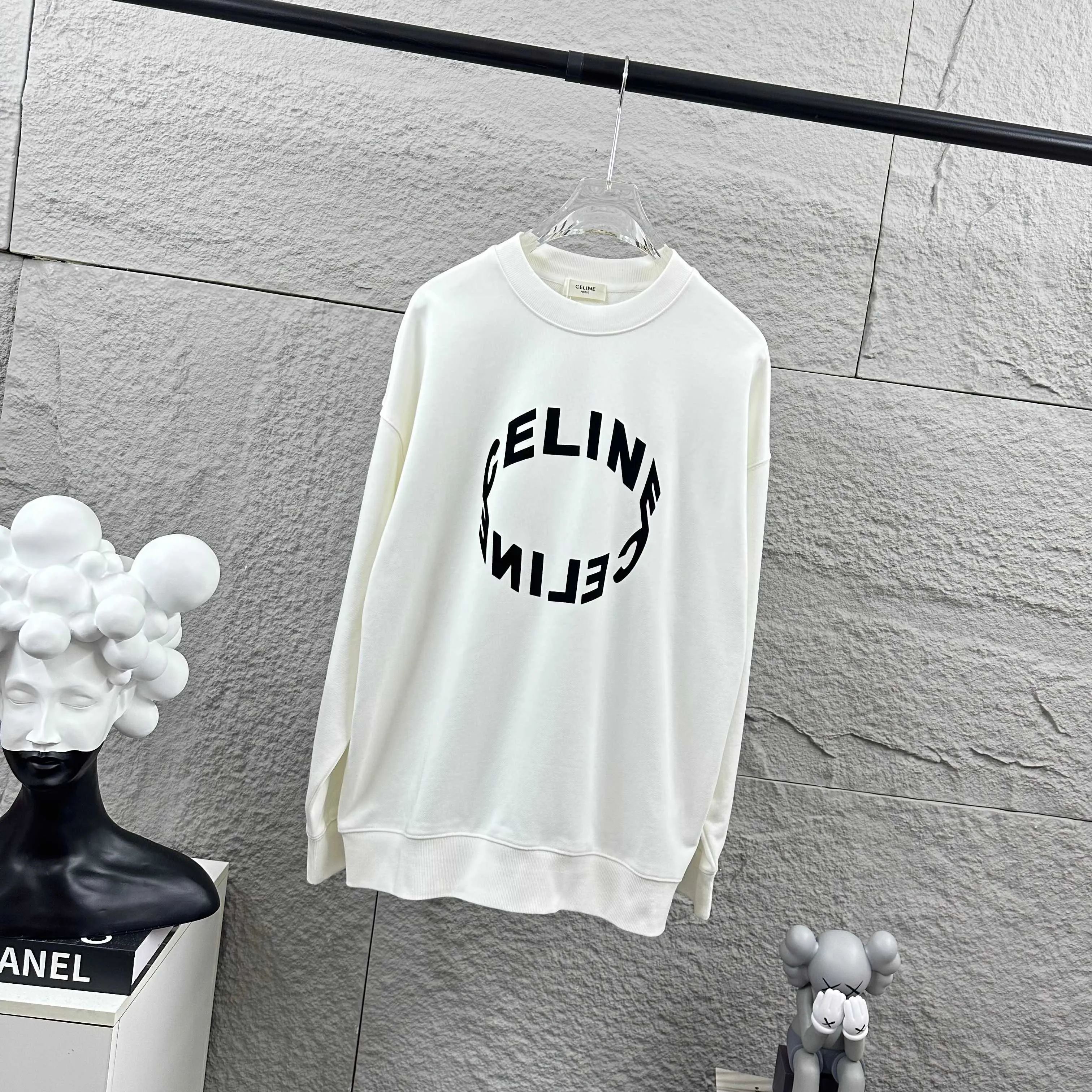 🅿️250 Celi*ne Celin Celin 2025 early autumn and winter new style Three-dimensional flocking process personalized logo Customized terry fabric Long-sleeved round neck sweatshirt Uniform style for men and women Size: S (90-130 catties) M (120-150 catties) L (140-165 catties) XL (160-180 catties) XXL (180-210 pounds) Color: black white
