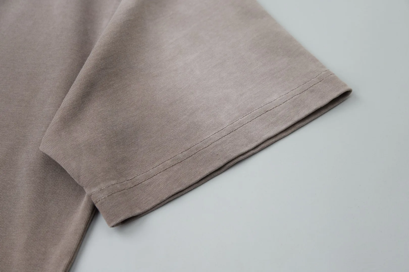 🅿️230 ✨CEL✨🆕25SS Spring and Summer New Style Distressed Printed Short Sleeves Light Luxury Essential Item for Men and Women's Daily Commuting Correct Version Welcome to Compare Detailed Features · 280g 100% pure cotton double yarn jersey fabric · Custom dyed in the same cylinder, special thickened 32 count double-ply 1X1 thread · Wow glue patch . Ready-made garment dyeing Then do the faded fried snowflake process, then wash with water to make it look old. General washing improves the effect · Double-needle stitching across seams · Original main mark, washed tag, branded moisture-proof paper packaging Color: black/green//blue/coffee/ Size: S/M/L/XL