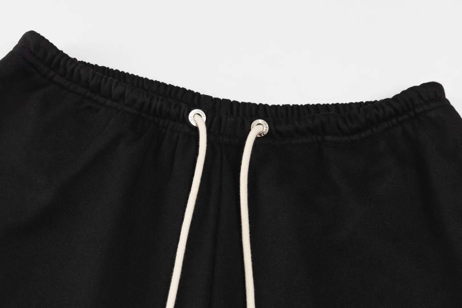 🅿️200 Celine 25SS counters are selling new printed shorts. Custom-woven and dyed 400g fabric. Logo-printed shorts. Versatile and low-key. Tight and three-dimensional. Customized logo hardware. Very detailed. Yb YB is available in two colors at the same time. Same style for men and women. Size: XS-L