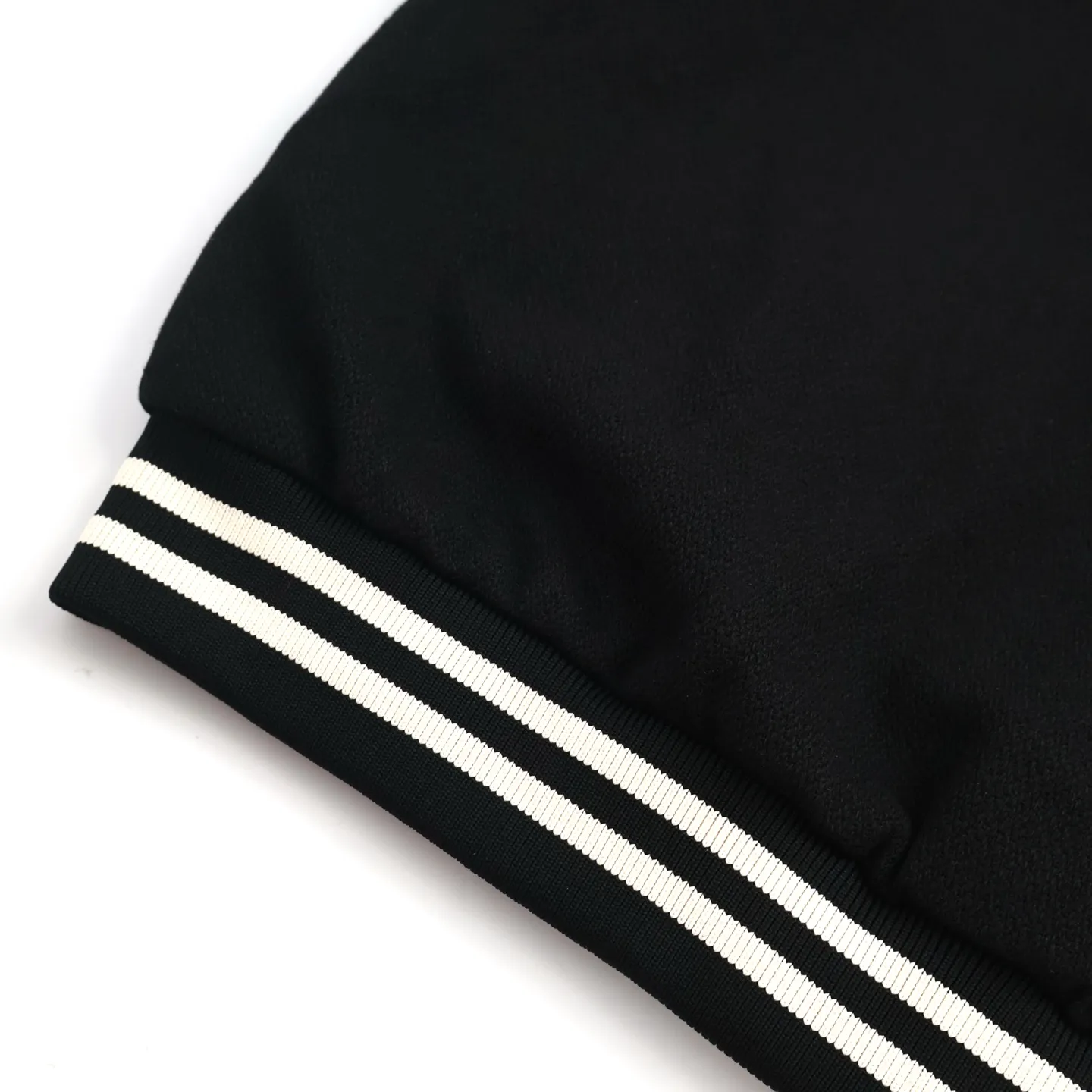 🅿️1160 [Exclusive supply] Celine 24SS patchwork leather baseball jacket. The original version was purchased for 24,000 and developed. It took 1 month to customize the 90% woolen material. Excluding the patchwork part, a single piece of clothing weighs up to 1kg, which is extremely costly. The custom-woven wool jacquard threads imported from Germany will not deform, fade or pill (ordinary machines cannot achieve this effect at all). The top layer of imported lambskin is used. The wrinkle texture is incomparably good. It is hand-cut and meticulously crafted. The stitching position is very technical. Whether the whole garment looks good or not depends on this position. Customized full set of auxiliary materials, engraved electroplated buttons, original mold opening, up to four digits, no difference. Comes with original washed label hangtag. Size:46-48-50-52