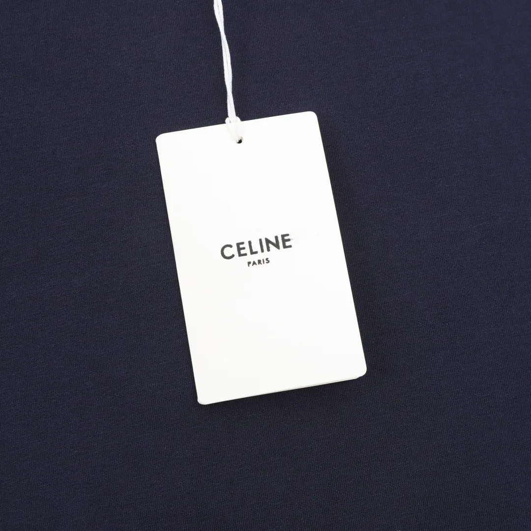 🅿️250 Celine Celine round neck short-sleeved T-shirt with patch embroidered letters. Complete with three labels. Made of high-end Salona fabric, with patch embroidery on the front. It feels very comfortable. OS drop shoulder style, fashionable and individual, super versatile! The threaded neckline is not loose, the color is fixed at high temperature, and the through-shoulder strapping process is used. Unisex Size: XS-L