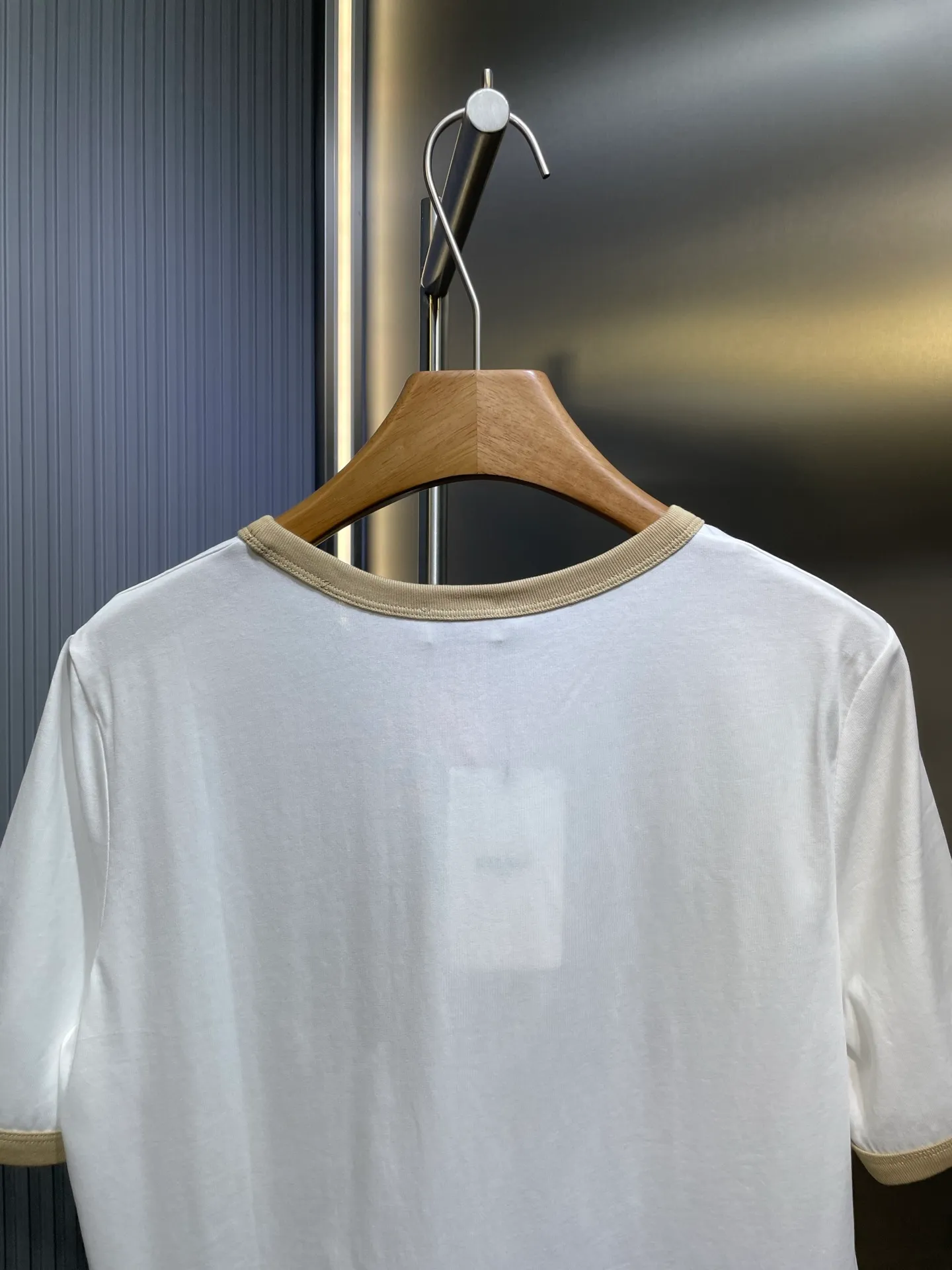 🅿️250 CEL 2025 new arrival in early spring, round neck covered short-sleeved printed 𝑇𝑒𝑒, customized YB twill cotton material, breathable, comfortable and full of texture. The flocked printed short-sleeved T-shirt is cut to highlight the brand style. It is made of pure cotton with a slight stretch and presents a slimming visual effect. The collar and cuffs are designed with contrasting edges to increase the smart and casual feel of the outfit. Looks stylish and stylish when worn alone or paired with an inner layer SML