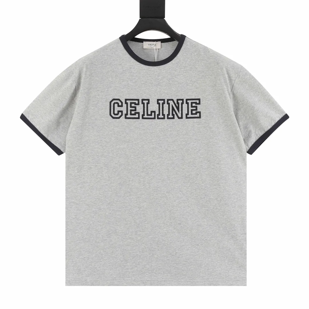 🅿️250 Celine Celine round neck short-sleeved T-shirt with flocked letters. Complete with three labels. It is made of high-end Salona fabric and has a flocking pattern on the front. It feels very comfortable. The OS drop-shoulder version is fashionable and individual. It is super versatile! The threaded neckline is not loose, the color is fixed at high temperature, and the through-shoulder strapping process is used. Unisex Size: XS-L