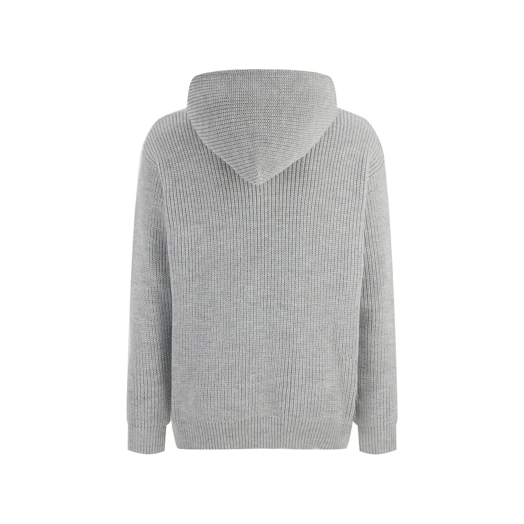 🅿️560 exclusive supply] Celine 22FW patch hooded sweater (grey). The original version was purchased and developed for 12,500. The fabric is made of 75 wool 25 angora rabbit fur that is closest to the original version. It is made of customized expanded blended wool. The upper body is comfortable and soft, and the weight is 700 grams. It is made of imported Stoll weaving with clear texture and 7-needle double ingot stitching method. The imported thickened felt cloth on the front chest is embroidered with letters using laser embroidery technology. High-energy laser beams are used for fine cutting and embroidery on the fabric. The letter material is made of wool superfiber positioning laser embroidery, which combines the strength of wool. Natural softness and durability of microfiber, the laser beam is used to precisely embroider at designated positions to achieve a highly precise embroidery effect. The letters have smooth lines and clear edges. The felt must be washed after embroidery to make it fluffy and more coordinated with the clothes. Thin felt is used for embroidery on the market and cannot be washed. Customized letter engraved white alloy tail clip, custom-woven and dyed cotton textured round rope, complete three-label accessories, OS loose version design, different from the market version. Size:S-M-L