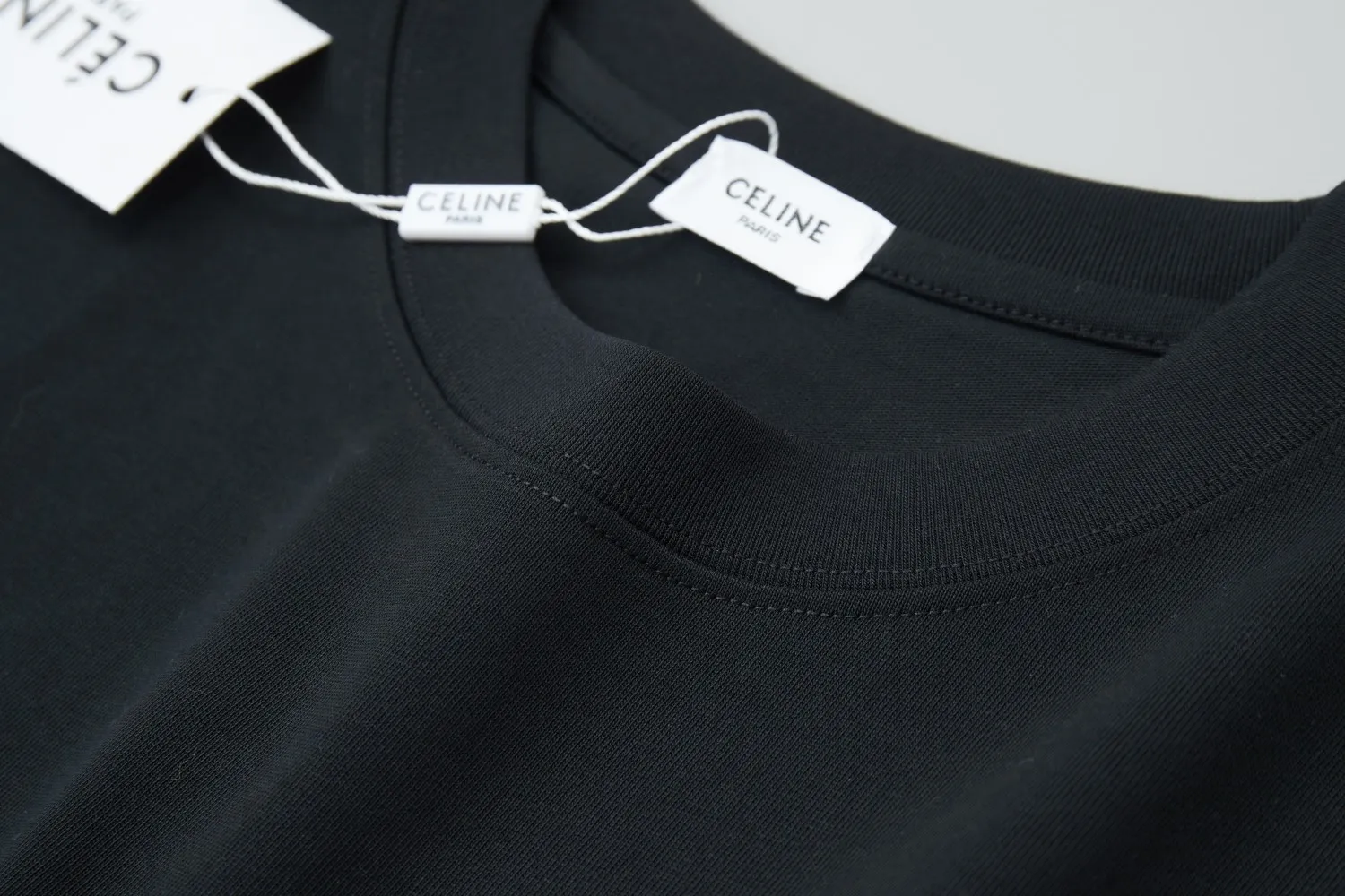 🅿️200 ✨CEL✨🆕25SS spring and summer new style Classic logo short sleeves Light luxury Essential item for daily commuting for men and women Correct version Welcome to compare Detailed features · 260g 100% pure cotton double yarn jersey fabric · Custom dyed in the same cylinder, special thickened 32 count double-strand 1X1 thread · Double-needle stitching cross-stitching process · Original main mark, washed tag, brand moisture-proof paper packaging Color: wine purple/black/military green Size: S/M/L/XL