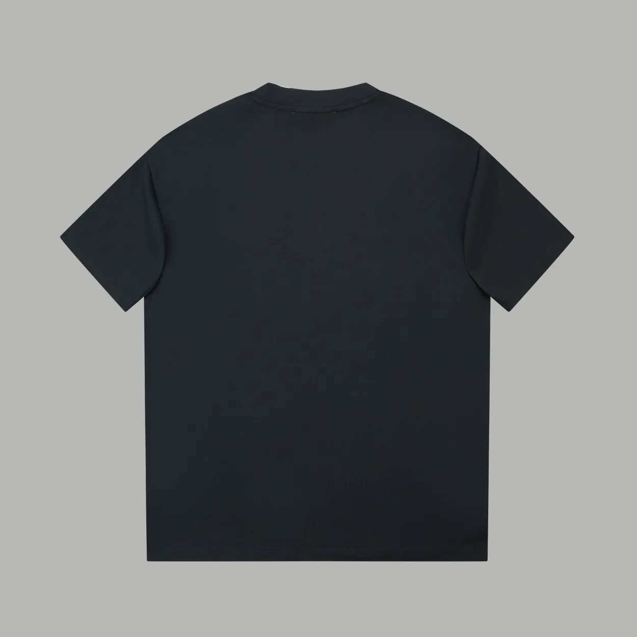 🅿️200 ✨CEL✨🆕25SS spring and summer new style Classic logo short sleeves Light luxury Essential item for daily commuting for men and women Correct version Welcome to compare Detailed features · 260g 100% pure cotton double yarn jersey fabric · Custom dyed in the same cylinder, special thickened 32 count double-strand 1X1 thread · Double-needle stitching cross-stitching process · Original main mark, washed tag, brand moisture-proof paper packaging Color: wine purple/black/military green Size: S/M/L/XL