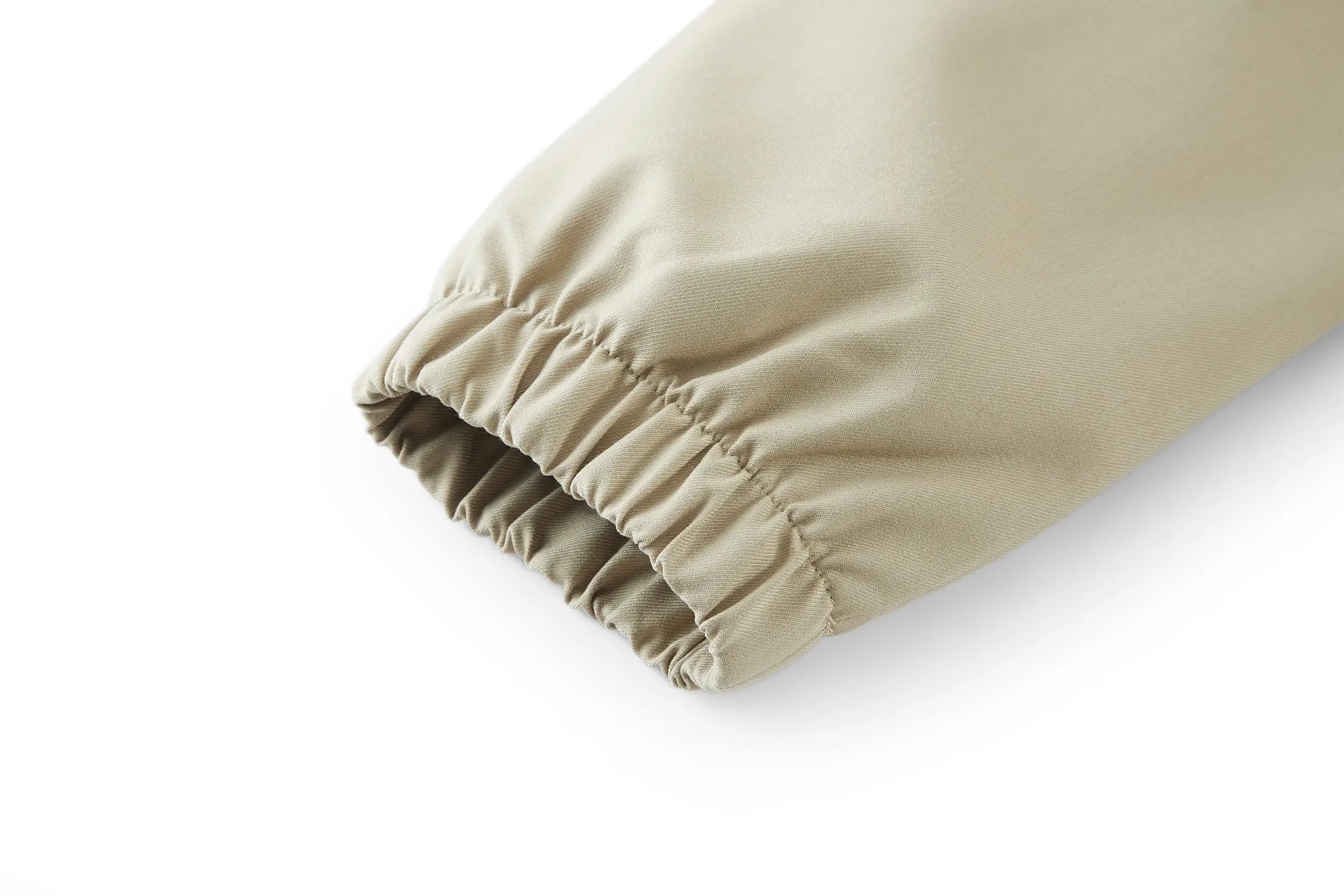 🅿️480 exclusive supply] Celine Arc de Triomphe embroidered zipper jacket (khaki), originally purchased and developed for 19,500. The fabric is made of 32-count combed pure cotton fabric and is custom-woven with 60% wool. Double layer composite thickening, weight is about 400 grams. Lined with high-density spun lining. The zipper uses electroplated hardware and bright silver pull bars, and the zipper uses European-style imported zippers, decorated with composite cowhide sliders. The embroidery uses 3D three-dimensional embroidery, and the chest is embellished with Arc de Triomphe embroidery. Add a touch of simple, high-end style. The shirt collar is made of double layers and ironed to make the upper body of the clothes more three-dimensional. The entire garment is made using a special machine. Lining: 62% wool, 38% cotton Lining: 100% viscose Pocket lining: 100% cotton TRIOMPHE embroidered loose fit shirt collar, 2 diagonal suit pockets Elastic waistband and cuffs, zipper closure, TRIOMPHE embossed leather zipper puller. Size:S-M-L-XL