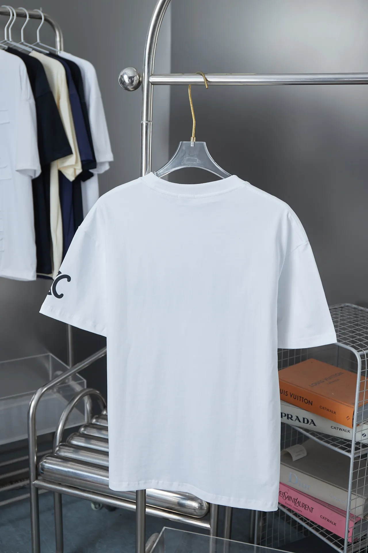 🅿️180 CELIN* 25SS early spring new style embroidered letter printed short sleeves, light luxury, essential item for daily commuting for men and women, correct version, welcome to compare, detailed features · 320g 100% pure cotton double yarn jersey fabric · Custom dyed in the same cylinder, special thickened 32 pieces double-strand 1X1 thread · Needle embroidered letter logo on the front. Classic icon screen printing on the sleeves · Double-needle sewing and cross-seam technology · Original main mark, washed tag, brand moisture-proof paper packaging Color: black/white Size: S/M/L/XL