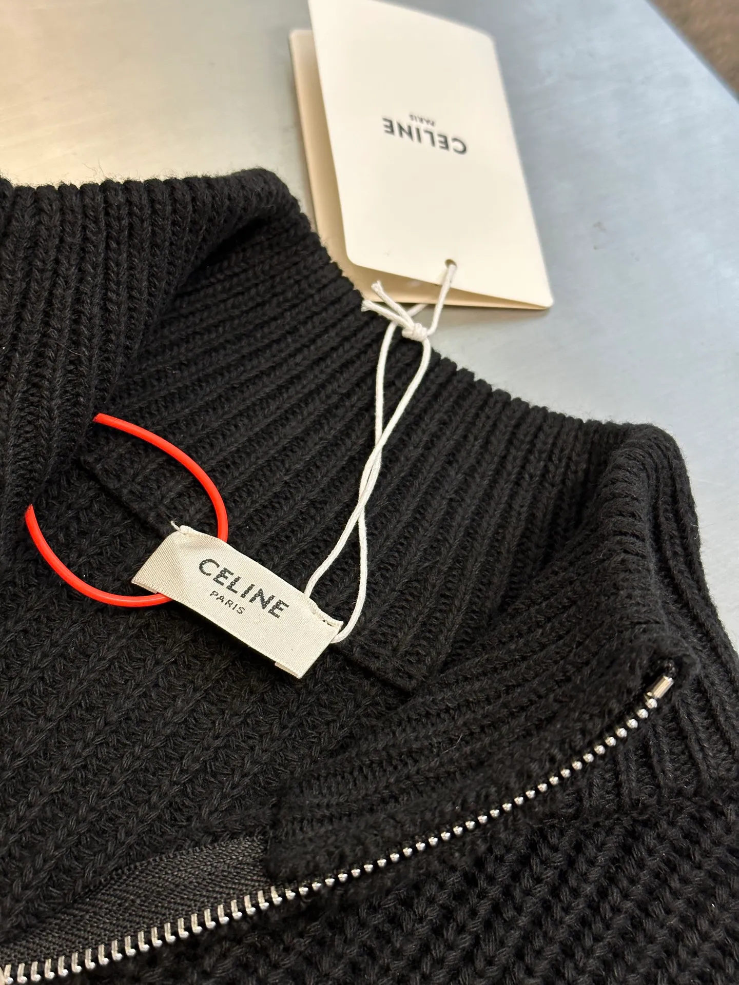 🅿️520 Celine Arc de Triomphe Sweater Jacket Made of custom-woven soft blended wool worsted fabric, the iconic Celine Arc de Triomphe logo embellishes the front, simple and smooth zipper lines, a harmonious blend of sophistication and dynamism, showing taste in a silent way. Imported machine embroidery technology is used. Advanced computer control systems and sophisticated mechanical components are used to realize the Arc de Triomphe embroidery operation with high precision and smooth and delicate lines. Size: s m l xl