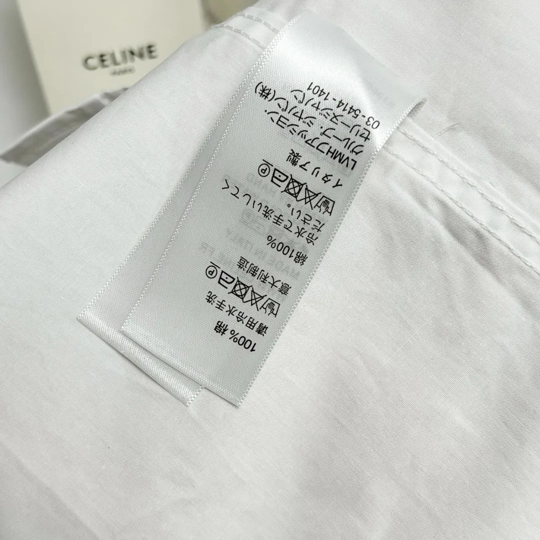 🅿️220 CELINE/Silin early autumn embroidered shirt, custom-made classic 40-count plain weave imitation Tencel Paris shirt fabric, loose fit, three-dimensional upper body, smooth and natural lines, from shoulder line to waist line to hem, smooth transition of lines, no unnecessary folds or accumulation, neat and stretched overall, custom-made Celine lettering button-down, Celine logo embroidery on the hem, rigorous stitching, precise stitching, silky smooth transition, natural and smooth pattern, three-dimensional pattern, no burrs Size: S M L XL