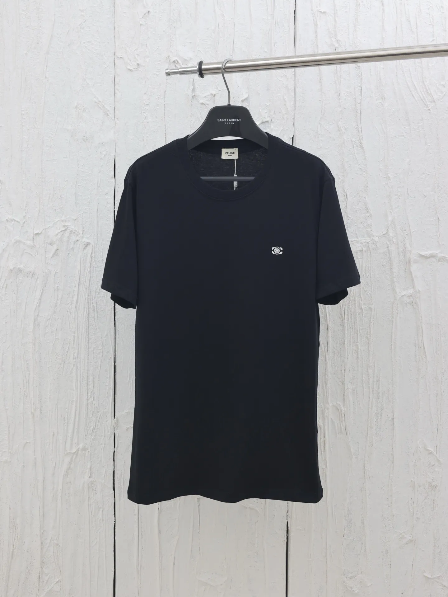 🅿️230 CELIN*/Celine 25SS spring and summer Arc de Triomphe embroidered short-sleeved fabric. The fabric is made of 40 double strands. It feels soft, comfortable and skin-friendly. Simple to the extreme, it is fashionable. The simplest classic white T-shirt is the most touching. The craftsmanship uses three-dimensional embroidery of the imported machine letters on the chest Logo. Exquisite workmanship and distinct layers. The fabrics have been washed and have a better hand texture. Not easy to deform, not easy to shrink, not easy to fade, and maintain long-term beauty. Size：S/M/L/XL