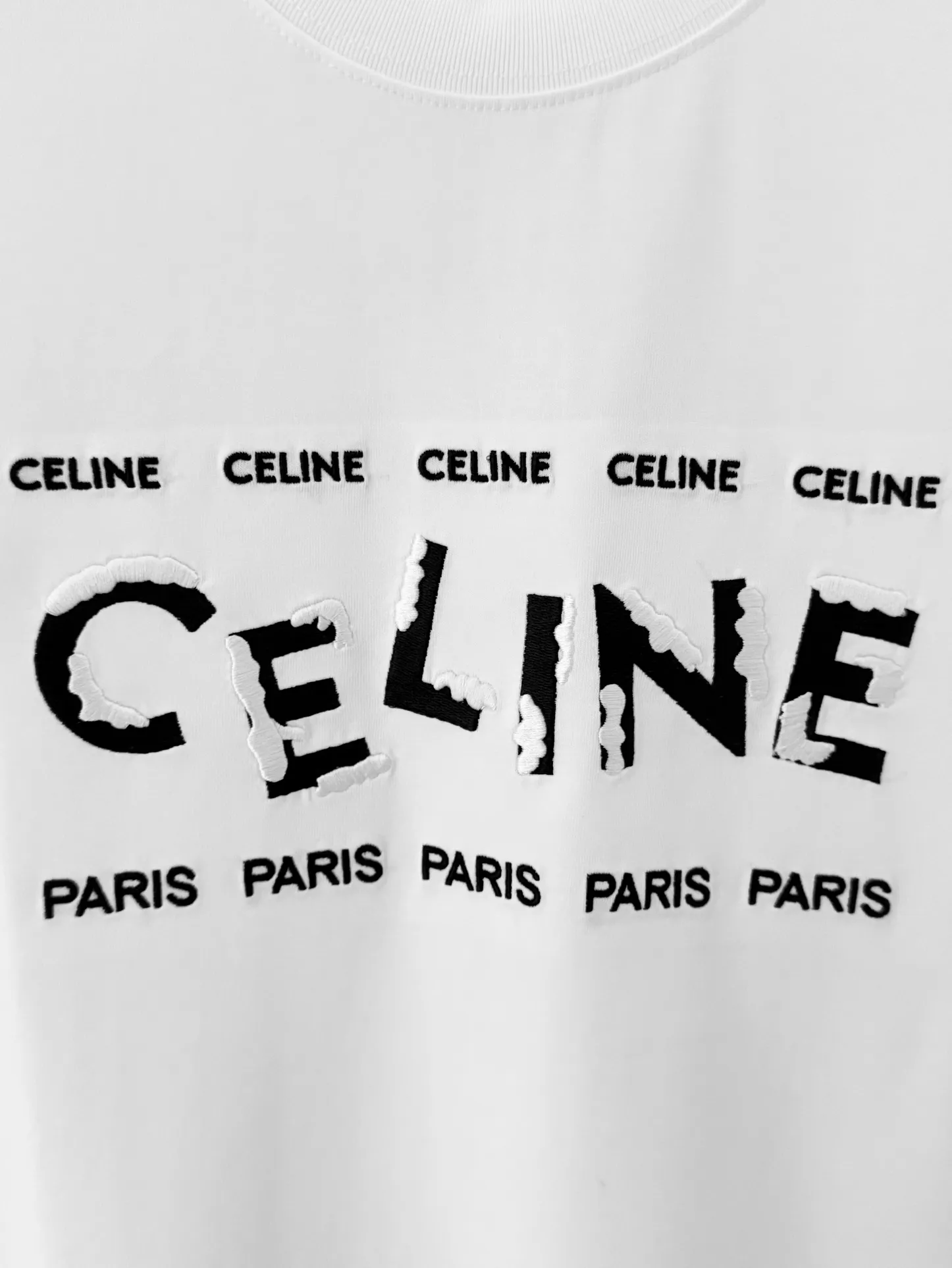 🅿️190 [High quality] CELINE 25ss front panel embroidery process, thickened two-color LOGO, English embroidery on the back, round neck short-sleeved T-shirt, with personalized street design style. The fabric is made of 32 counts of 280g fine cotton double yarn fabric. Customized same-tank dyed fabric. It feels very comfortable, fashionable and personalized. It is super versatile and good-looking. It is very suitable for both men and women. A must-have style. Tag, collar label, washed wheat, three complete labels, packaging, copy paper Packaging sticker color: black white size: S~XL