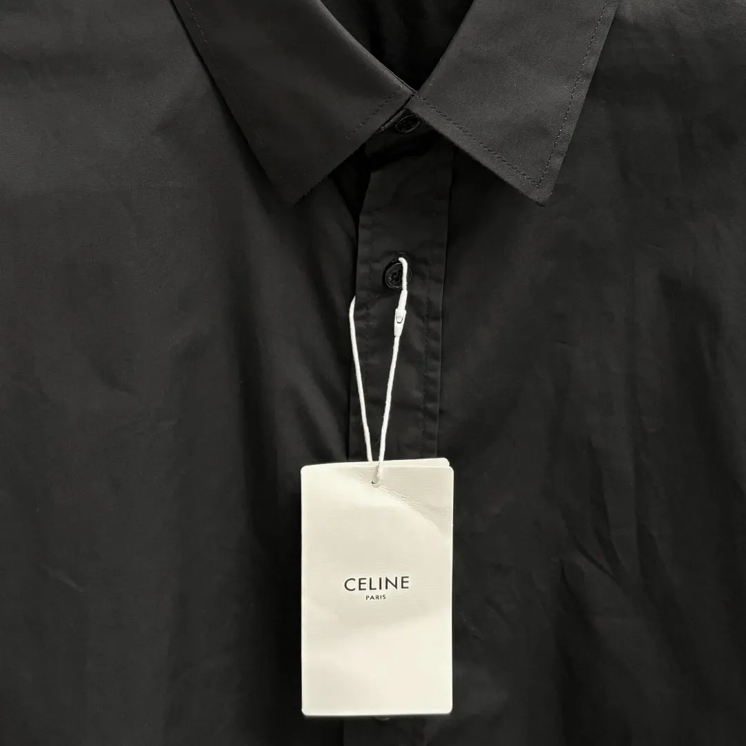 🅿️220 CELINE/Silin early autumn embroidered shirt, custom-made classic 40-count plain weave imitation Tencel Paris shirt fabric, loose fit, three-dimensional upper body, smooth and natural lines, from shoulder line to waist line to hem, smooth transition of lines, no unnecessary folds or accumulation, neat and stretched overall, custom-made Celine lettering button-down, Celine logo embroidery on the hem, rigorous stitching, precise stitching, silky smooth transition, natural and smooth pattern, three-dimensional pattern, no burrs Size: S M L XL