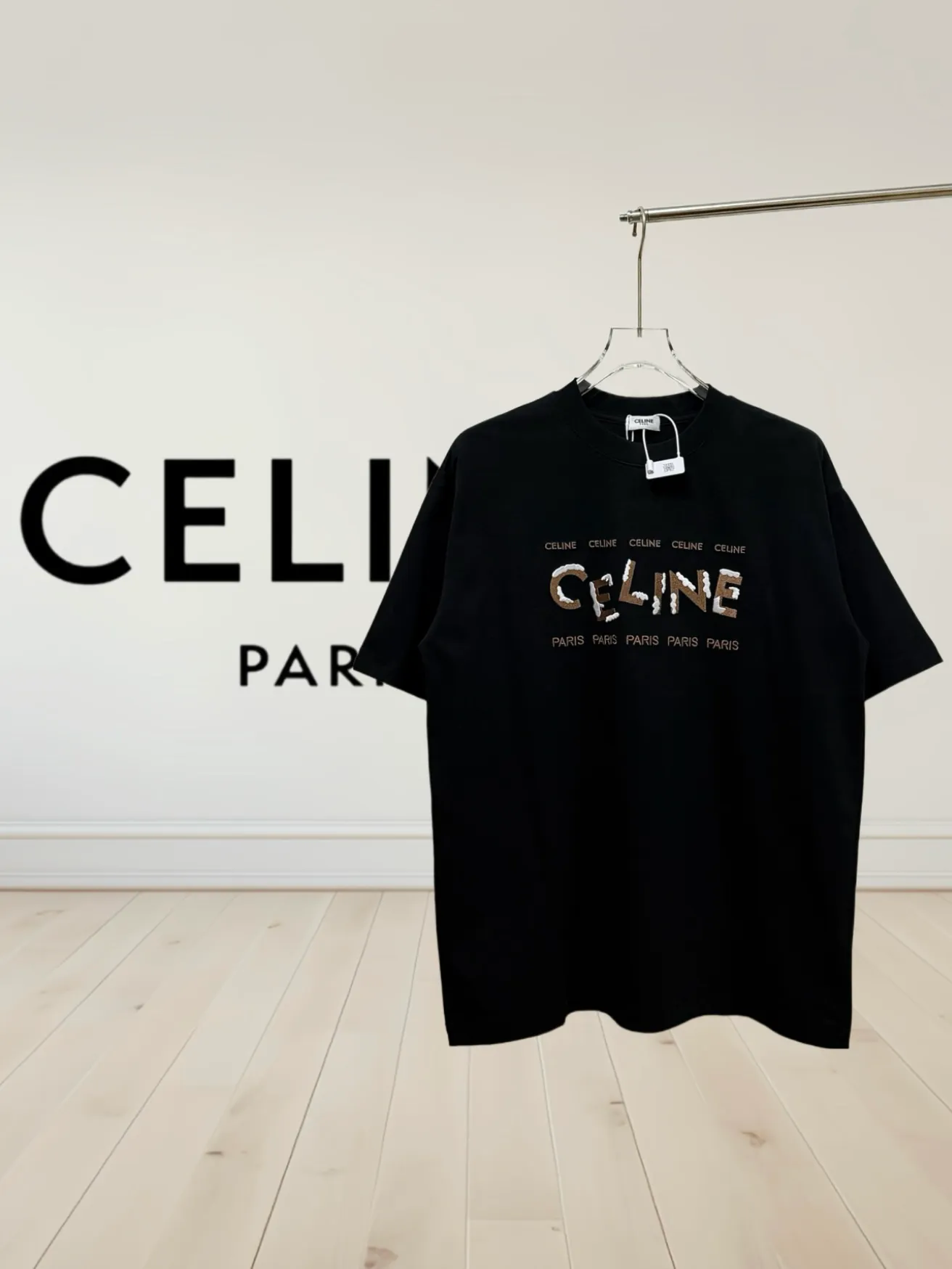 🅿️190 [High quality] CELINE 25ss front panel embroidery process, thickened two-color LOGO, English embroidery on the back, round neck short-sleeved T-shirt, with personalized street design style. The fabric is made of 32 counts of 280g fine cotton double yarn fabric. Customized same-tank dyed fabric. It feels very comfortable, fashionable and personalized. It is super versatile and good-looking. It is very suitable for both men and women. A must-have style. Tag, collar label, washed wheat, three complete labels, packaging, copy paper Packaging sticker color: black white size: S~XL