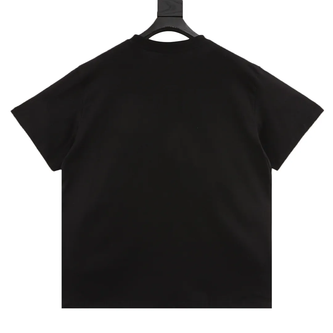 🅿️210 CELINE/Celine classic letter print basic short-sleeved T-shirt CE short-sleeved T-shirt with refreshing and clean temperament Summer T-shirt season is here, are you ready? ! Made of selected thick plain woven cotton, the texture of the fabric is porcelain and very elegant. The high-weight cotton is very breathable and moisture-wicking. The loose T-shirt is cut in a loose fit, which is looser than ordinary casual T-shirts. OVERSIZE's street style. The upper body is like a fashion girl, a trendy BOY. The CE letter logo on the chest embellishes the overall sense of luxury. The matte frosted foam craftsmanship is very classy. Customized cross rib collar, the collar will not deform after a lifetime of wear! , the simple style is easy to wear and versatile. The temperament is refreshing and clean, very tender; elegant and fashionable! No matter how you match it with your upper body, it is always a very elegant style! size:S-L