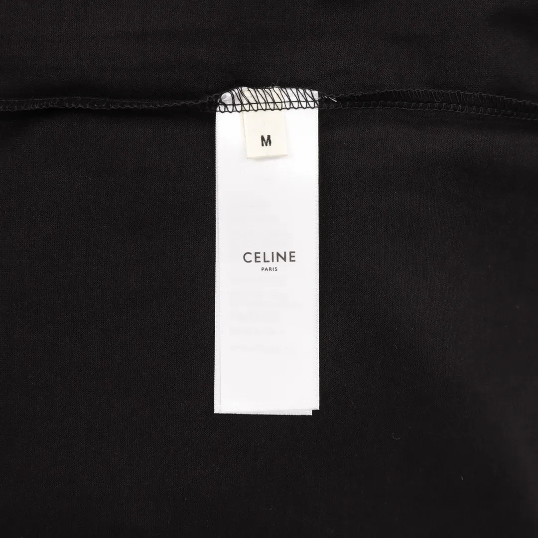 🅿️210 CELINE/Celine classic letter print basic short-sleeved T-shirt CE short-sleeved T-shirt with refreshing and clean temperament Summer T-shirt season is here, are you ready? ! Made of selected thick plain woven cotton, the texture of the fabric is porcelain and very elegant. The high-weight cotton is very breathable and moisture-wicking. The loose T-shirt is cut in a loose fit, which is looser than ordinary casual T-shirts. OVERSIZE's street style. The upper body is like a fashion girl, a trendy BOY. The CE letter logo on the chest embellishes the overall sense of luxury. The matte frosted foam craftsmanship is very classy. Customized cross rib collar, the collar will not deform after a lifetime of wear! , the simple style is easy to wear and versatile. The temperament is refreshing and clean, very tender; elegant and fashionable! No matter how you match it with your upper body, it is always a very elegant style! size:S-L