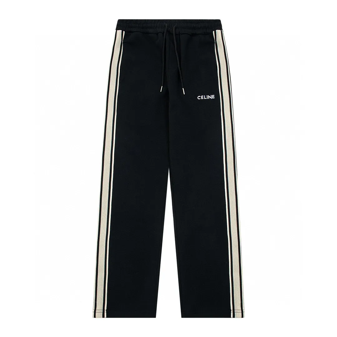 🅿️250 Celine's new letter embroidered yarn-dyed straight sweatpants casual couple style trousers 1⃣The fabric is made of reactive black 420g double yarn composite fabric, which is a very high-quality, thick and comfortable fabric. The waist is designed with hemming workmanship, making it more comfortable and stylish to wear! 2⃣The iconic logo embroidery design style is very youthful and energetic, and can be easily used by both men and women. It is very in line with the fashion aesthetic concepts of today's young people, creating a casual and lazy fashion tone, a must-have for autumn and winter! 3⃣ Exquisite workmanship and complete accessories! Color: black Size: S, M, L, XL