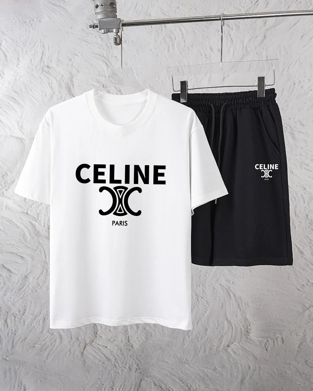 🅿️300 Celine Exclusively for the new trendy men’s fashionable round neck short-sleeved shorts suit, trendy and fashionable casual short-sleeved suit! It has high breathability and comfort, impeccable details, and brand element design concept, reflecting high quality. It presents a casual cut and the upper body shape is great! Material: 260g double yarn pure cotton short sleeves + 360g pure cotton terry shorts Size: S-XXL 🔥 (please state your height and weight when placing an order)