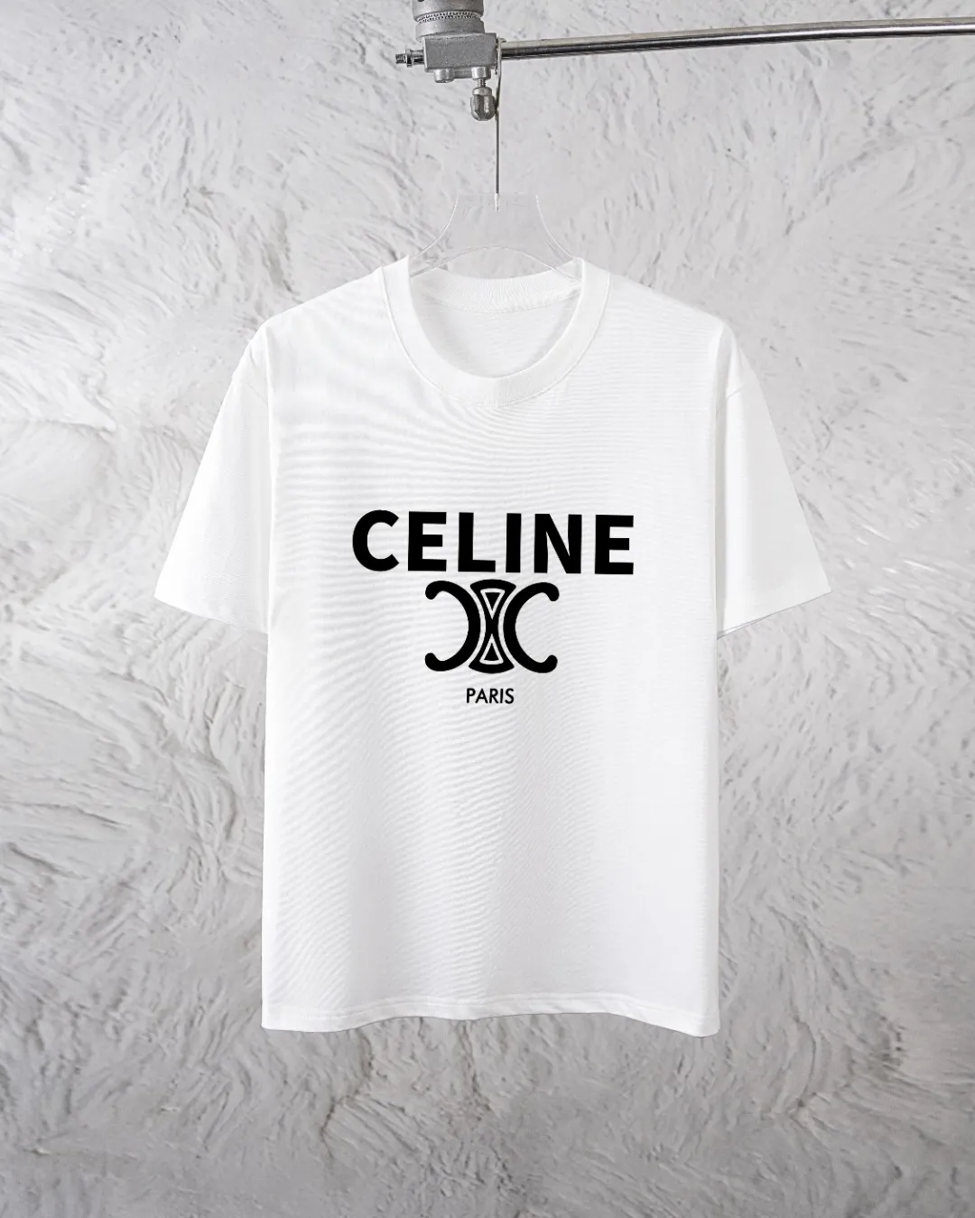 🅿️300 Celine Exclusively for the new trendy men’s fashionable round neck short-sleeved shorts suit, trendy and fashionable casual short-sleeved suit! It has high breathability and comfort, impeccable details, and brand element design concept, reflecting high quality. It presents a casual cut and the upper body shape is great! Material: 260g double yarn pure cotton short sleeves + 360g pure cotton terry shorts Size: S-XXL 🔥 (please state your height and weight when placing an order)