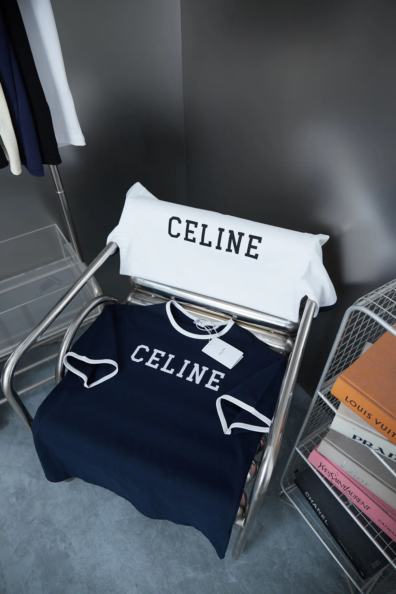 🅿️170 CELIN* 25SS early spring new style, letter printed short sleeves, light luxury, a must-have item for daily commuting for men and women, correct version, welcome to compare, detailed features · 320g 100% pure cotton double yarn jersey fabric · Special thickened 32 pieces of double yarn 1X1 thread in the same cylinder custom dyeing · Classic letter logo flocking printing on the front. Collar, cuffs contrasting threads · Double-needle sewing and cross-seam technology · Original main mark, washed tag, brand moisture-proof paper packaging Color: White Size: S/M/L/XL