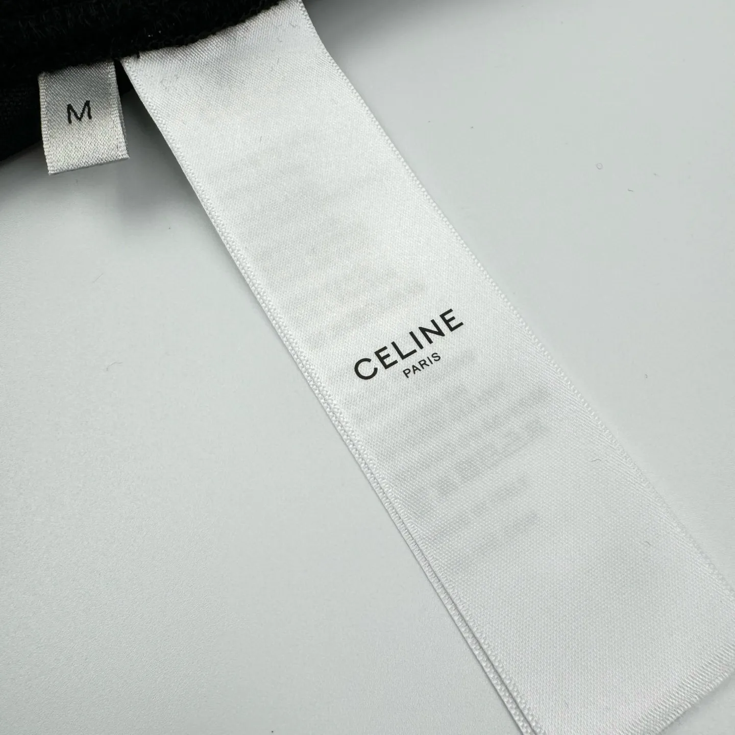 🅿️430 [Exclusive supply] Celine Arc de Triomphe embroidered trousers. The original purchase was RMB 9,300. The fabric is made of customized Qimeng double-sided satin. It is delicate and smooth, as if caressing the early morning dew. It is comfortable and close to the skin. It is embellished with the iconic CELINE Arc de Triomphe embroidery. It is simple but stylish. Fashion and comfort coexist. It perfectly interprets urban fashion. It has high-end temperament and does not need to be complicated. It shows taste. Adopt imported machine embroidery technology, use advanced computer control systems and precision mechanical components to achieve Arc de Triomphe embroidery with high precision and smooth and delicate lines. The fabrics have been washed to give them a better feel and texture. They are not easy to deform, shrink or fade, and maintain their long-lasting beauty. Size:S-M-L-XL