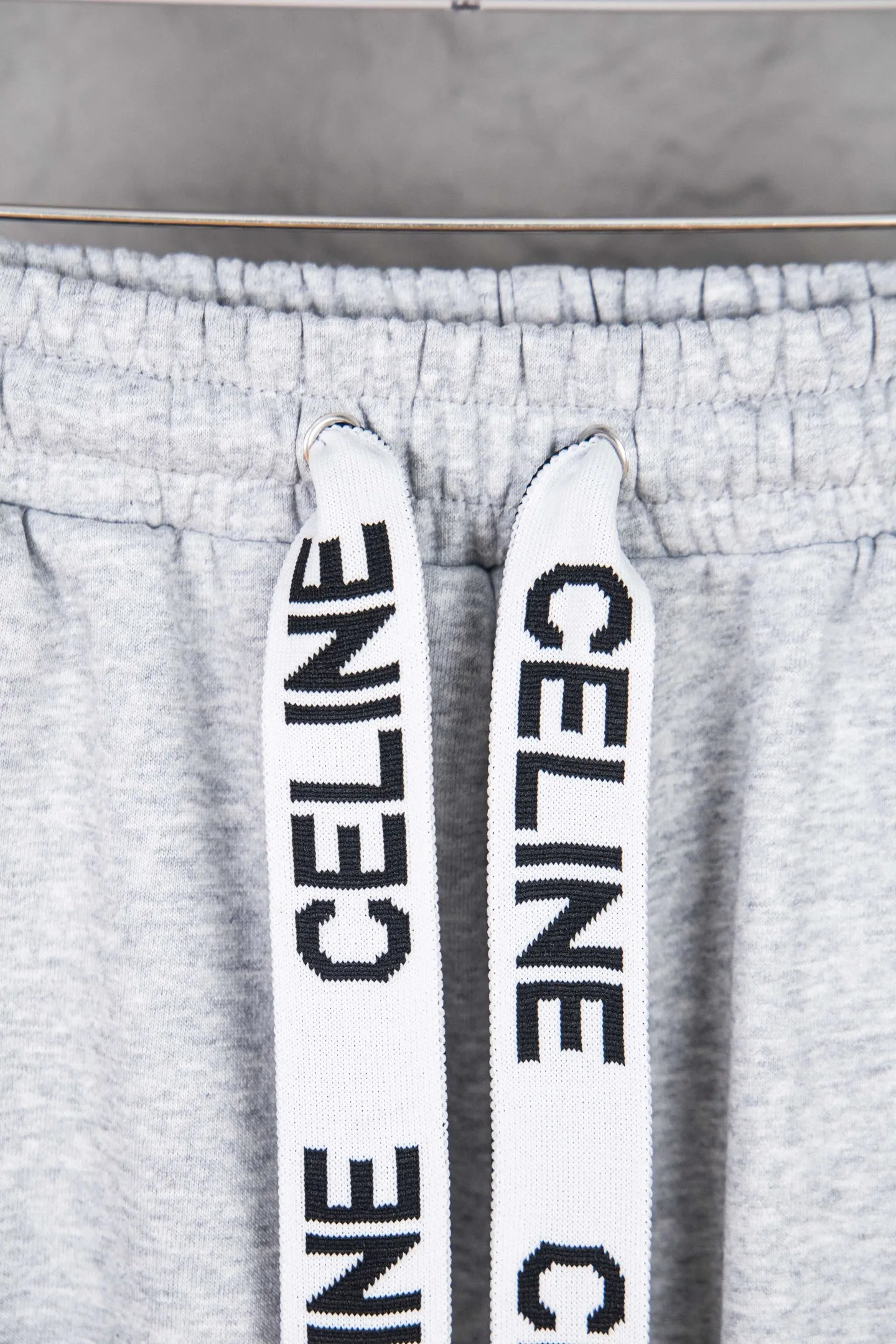 🅿️200 Style No.: M251 CELINE/Celine Webbing Letter Logo Sports Casual Pants, Street Artifact, OOTD Wear Magic, The Color is Very Positive, Very Eye-catching! Knitted cotton fabric supplied by customers. It is refreshing and breathable against the skin. It is a casual trouser for all seasons. It is also very breathable and dry in summer and will not get greasy when worn close to the body. The lining is moisture-wicking terry cotton. The overall design of the trousers is very clean. The white color of Klein blue does not need any decoration. The CE white letter embroidery logo on the pocket is gorgeous and Raven, highlighting the style of the main body. The elastic waistband + drawstring are matched with the design of the trouser leg cuffs. The whole thing is a FEEL for fashionistas! Simple, clean and trendy as hell! Size：S-XL
