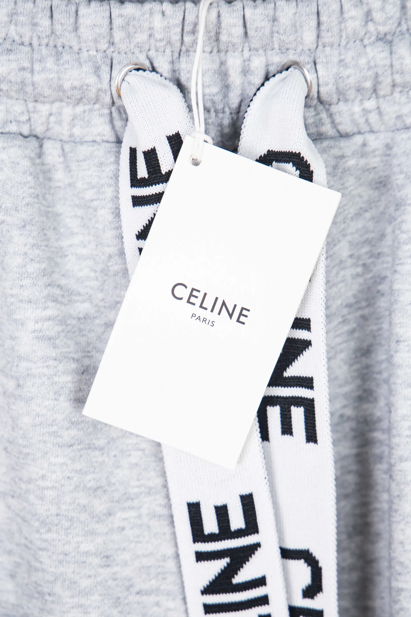 🅿️200 Style No.: M251 CELINE/Celine Webbing Letter Logo Sports Casual Pants, Street Artifact, OOTD Wear Magic, The Color is Very Positive, Very Eye-catching! Knitted cotton fabric supplied by customers. It is refreshing and breathable against the skin. It is a casual trouser for all seasons. It is also very breathable and dry in summer and will not get greasy when worn close to the body. The lining is moisture-wicking terry cotton. The overall design of the trousers is very clean. The white color of Klein blue does not need any decoration. The CE white letter embroidery logo on the pocket is gorgeous and Raven, highlighting the style of the main body. The elastic waistband + drawstring are matched with the design of the trouser leg cuffs. The whole thing is a FEEL for fashionistas! Simple, clean and trendy as hell! Size：S-XL