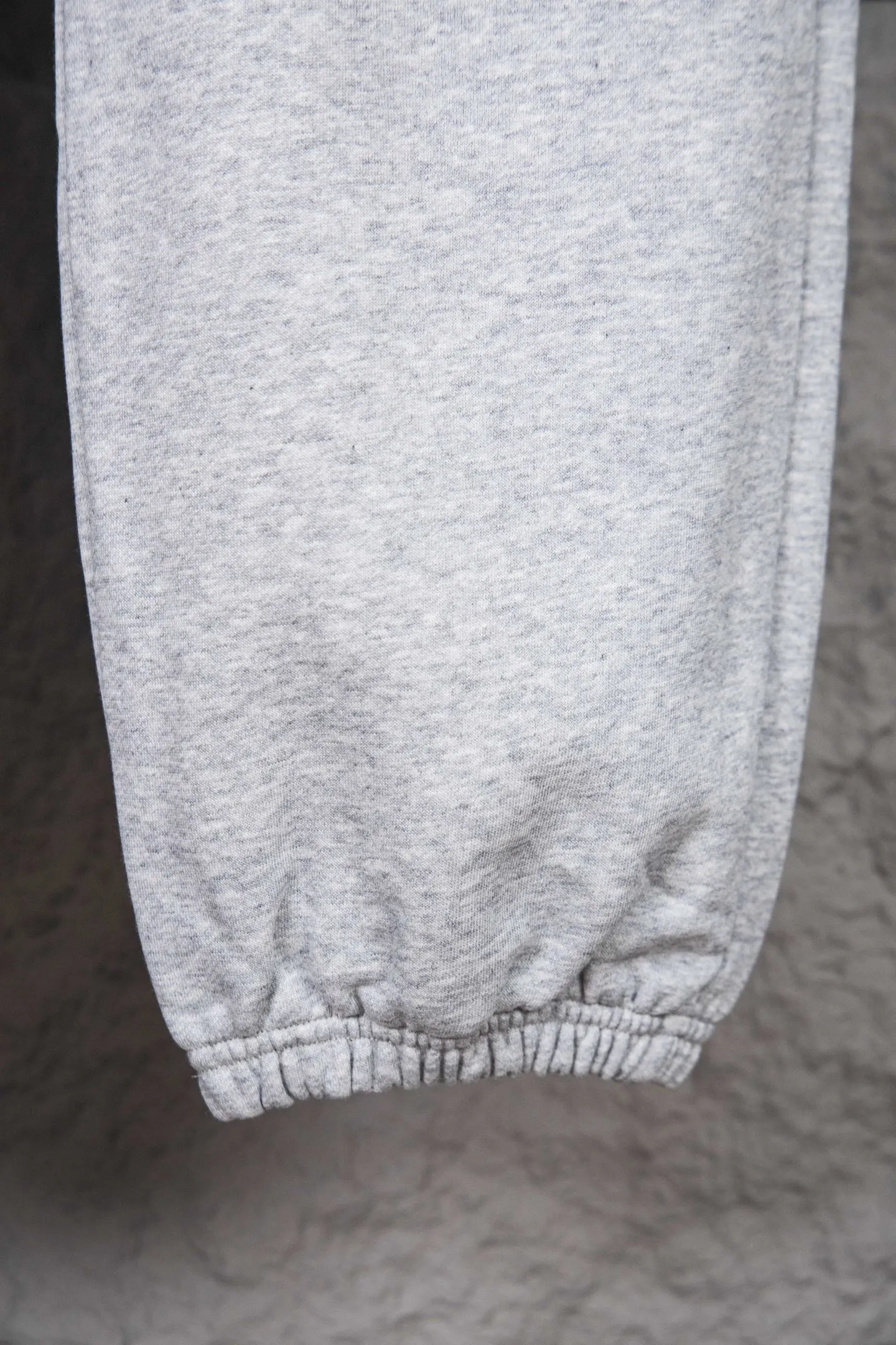 🅿️200 Style No.: M251 CELINE/Celine Webbing Letter Logo Sports Casual Pants, Street Artifact, OOTD Wear Magic, The Color is Very Positive, Very Eye-catching! Knitted cotton fabric supplied by customers. It is refreshing and breathable against the skin. It is a casual trouser for all seasons. It is also very breathable and dry in summer and will not get greasy when worn close to the body. The lining is moisture-wicking terry cotton. The overall design of the trousers is very clean. The white color of Klein blue does not need any decoration. The CE white letter embroidery logo on the pocket is gorgeous and Raven, highlighting the style of the main body. The elastic waistband + drawstring are matched with the design of the trouser leg cuffs. The whole thing is a FEEL for fashionistas! Simple, clean and trendy as hell! Size：S-XL