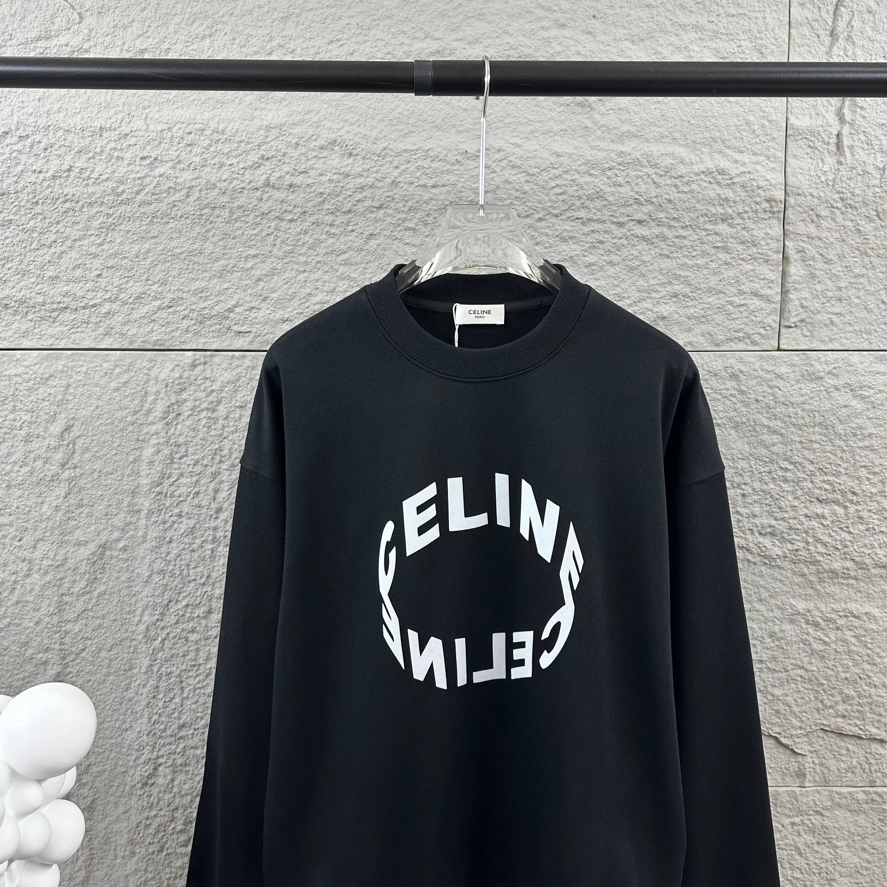 🅿️250 Celi*ne Celin Celin 2025 early autumn and winter new style Three-dimensional flocking process personalized logo Customized terry fabric Long-sleeved round neck sweatshirt Uniform style for men and women Size: S (90-130 catties) M (120-150 catties) L (140-165 catties) XL (160-180 catties) XXL (180-210 pounds) Color: black white