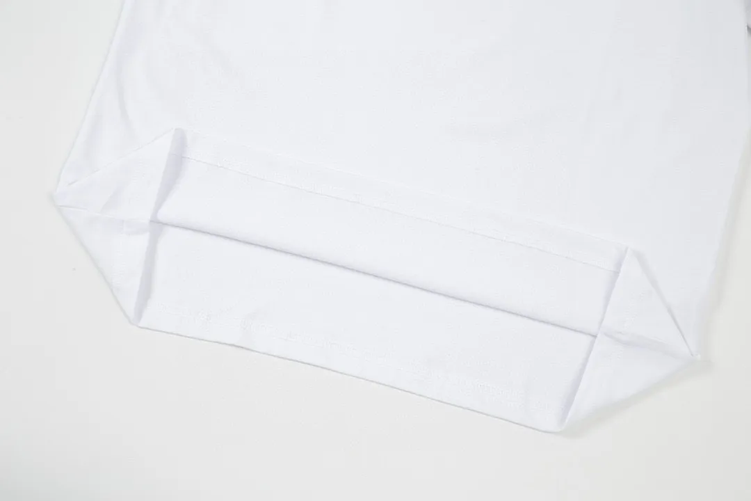 🅿️170 (arrived the next day) Celine Celine 2025 new style hot air balloon letter logo men and women same style short-sleeved T-shirt ·Customized 300g 100% double yarn pure cotton fabric ·Dyeing 32 double-strand threads ·Kangli digital direct printing technology ·Complete collar label and main mark Color: White Size: XS S M L