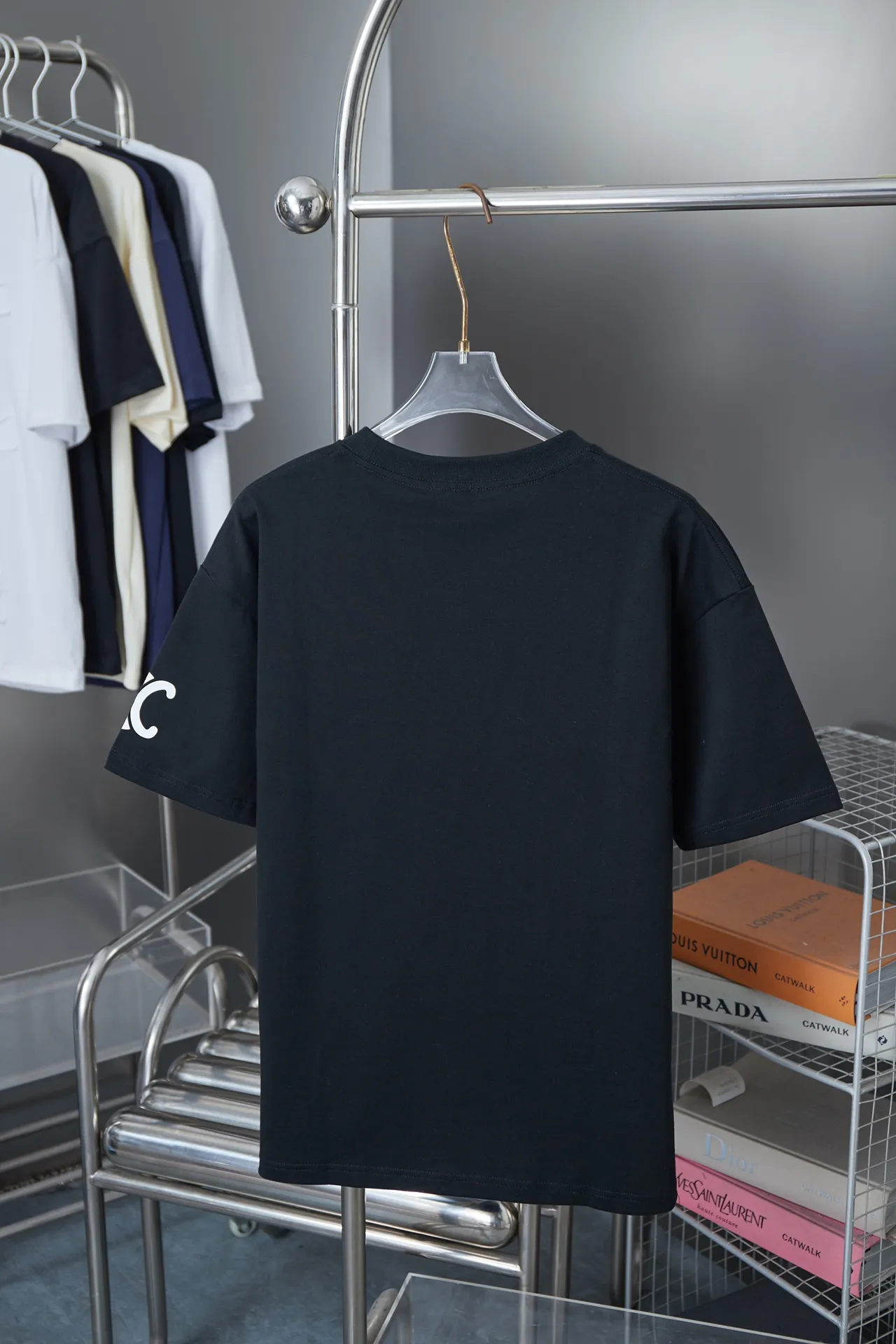 🅿️180 CELIN* 25SS early spring new style embroidered letter printed short sleeves, light luxury, essential item for daily commuting for men and women, correct version, welcome to compare, detailed features · 320g 100% pure cotton double yarn jersey fabric · Custom dyed in the same cylinder, special thickened 32 pieces double-strand 1X1 thread · Needle embroidered letter logo on the front. Classic icon screen printing on the sleeves · Double-needle sewing and cross-seam technology · Original main mark, washed tag, brand moisture-proof paper packaging Color: black/white Size: S/M/L/XL