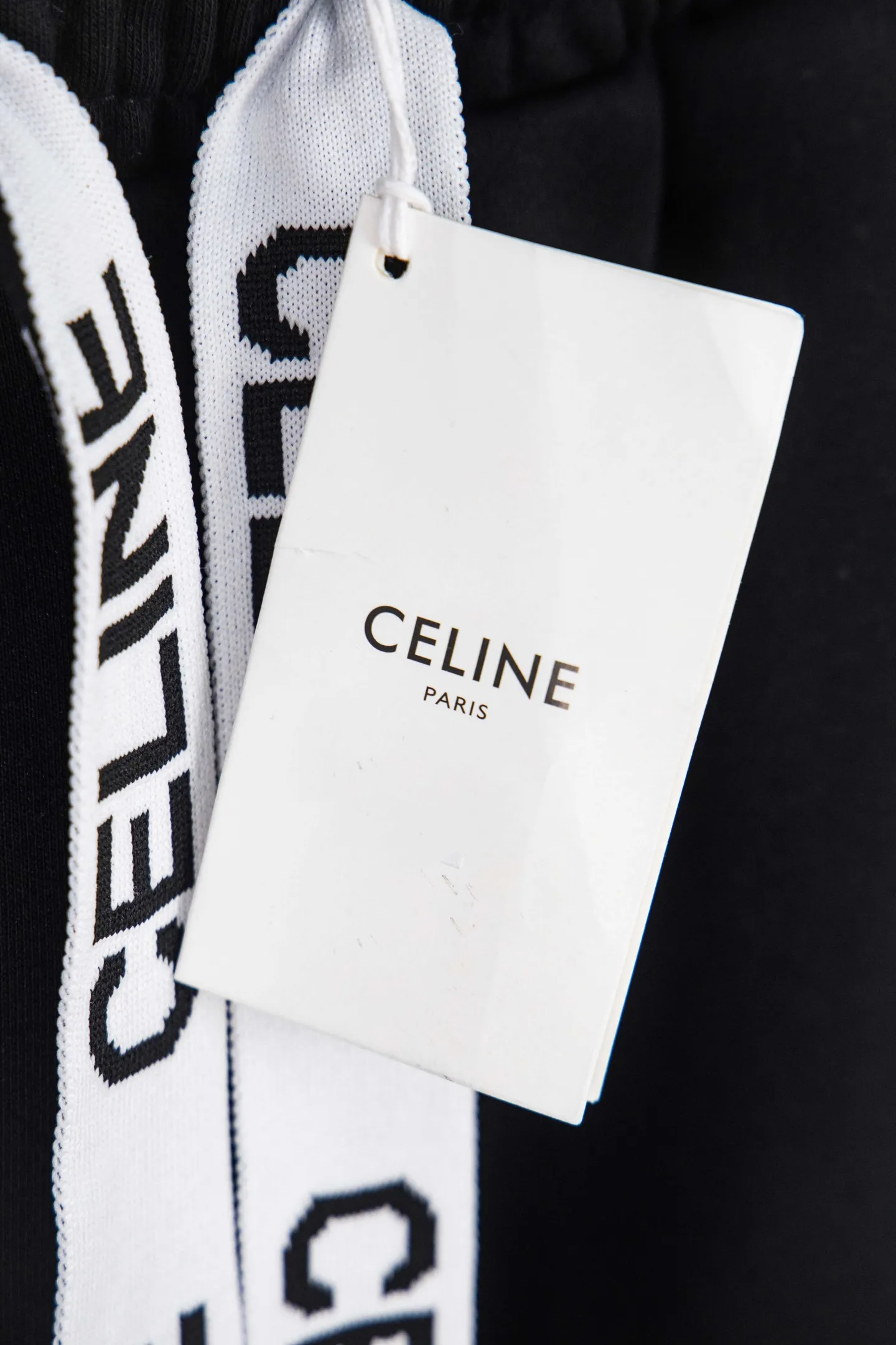 🅿️200 Style No.: M251CELINE/Celine Webbing Letter Logo Sports Casual Pants, Street-Breaking Artifact, OOTD Wear Magic, The Color is Very Positive, Very Eye-catching! Knitted cotton fabric supplied by customers. It is refreshing and breathable against the skin. It is a casual trouser for all seasons. It is also very breathable and dry in summer and will not get greasy when worn close to the body. The lining is moisture-wicking terry cotton. The overall design of the trousers is very clean. The white color of Klein blue does not need any decoration. The CE white letter embroidery logo on the pocket is gorgeous and Raven, highlighting the style of the main body. The elastic waistband + drawstring are matched with the design of the trouser leg cuffs. The whole thing is a FEEL for fashionistas! Simple, clean and trendy as hell! Size：S-XL