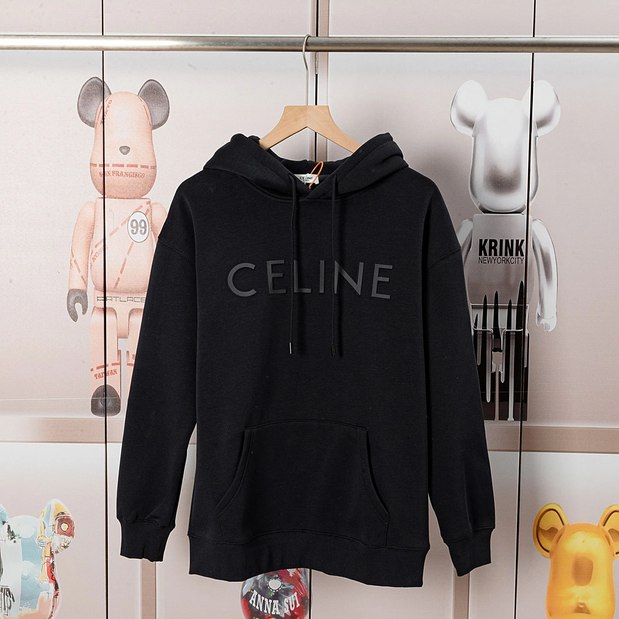 🅿️340 CELINE autumn and winter velvet hooded sweatshirt. The fabric is comfortable and soft. Composite Austrian velvet, fine workmanship. It also brings the trend of special craftsmanship, custom dyeing, complete with three standards. Non-market ordinary version. Compare at will. Quality is absolutely guaranteed. Color: black, white, navy blue. Size: S M L XL [Style No. A3331]